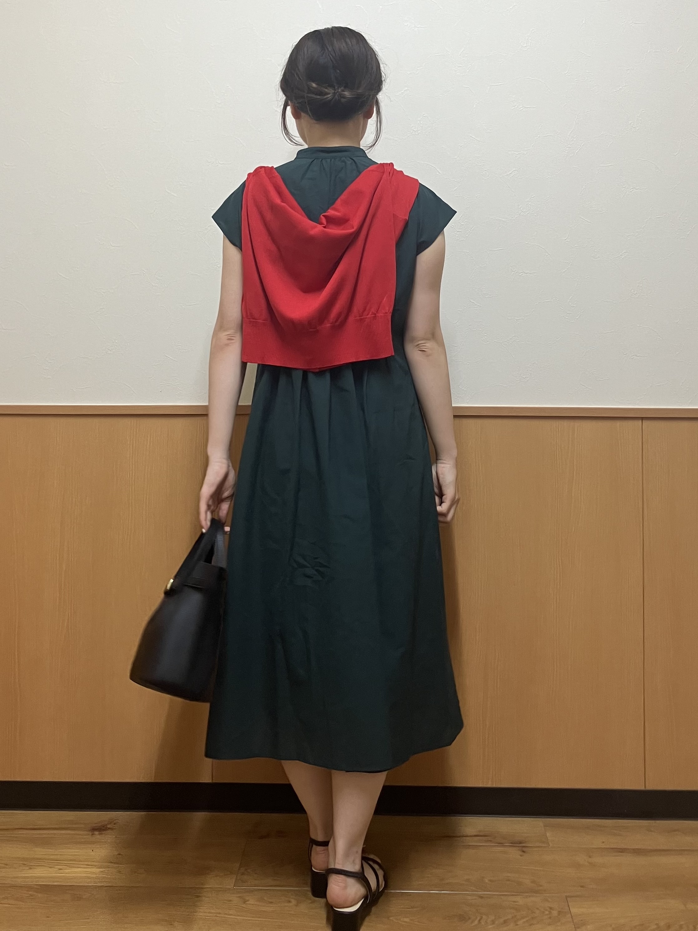 MAYUKIさんの「index｜【接触冷感】ビジューボタンカーディガン《抗ピリング／洗濯機OK》」を使ったコーディネート