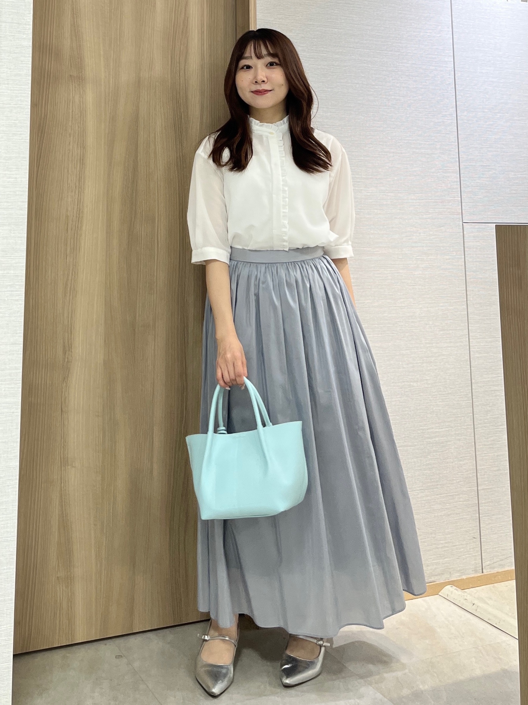 KAHOさんの「UNTITLED｜【接触冷感/通気性/洗える】スタンドカラーフリルブラウス」を使ったコーディネート