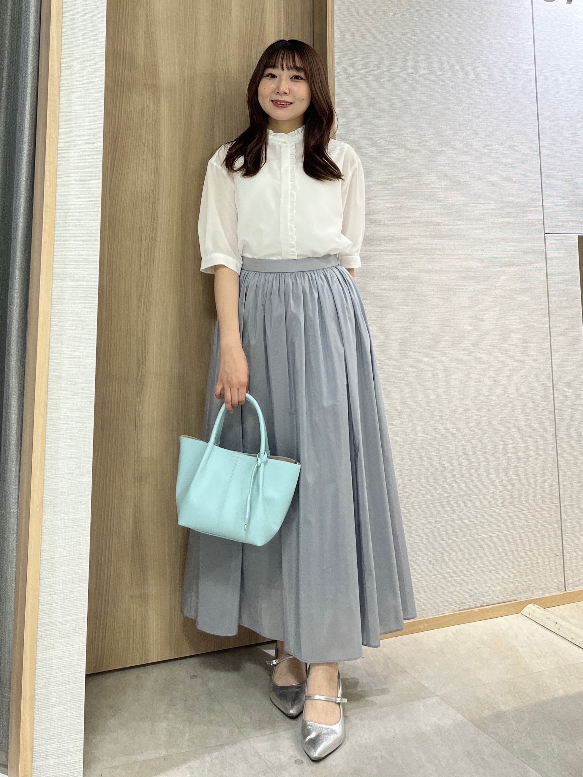 KAHOさんの「UNTITLED｜【接触冷感/通気性/洗える】スタンドカラーフリルブラウス」を使ったコーディネート