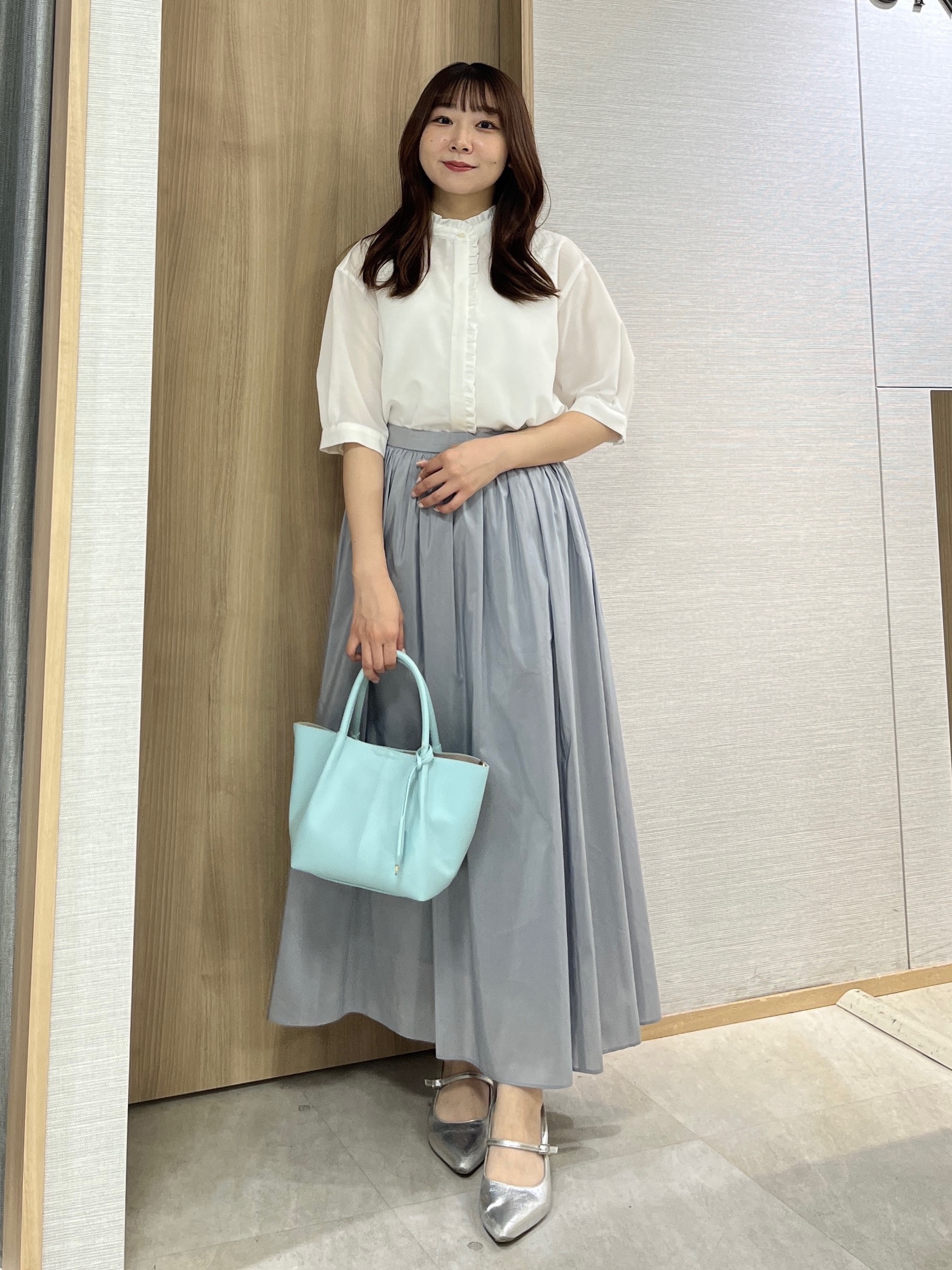 KAHOさんの「UNTITLED｜【接触冷感/通気性/洗える】スタンドカラーフリルブラウス」を使ったコーディネート