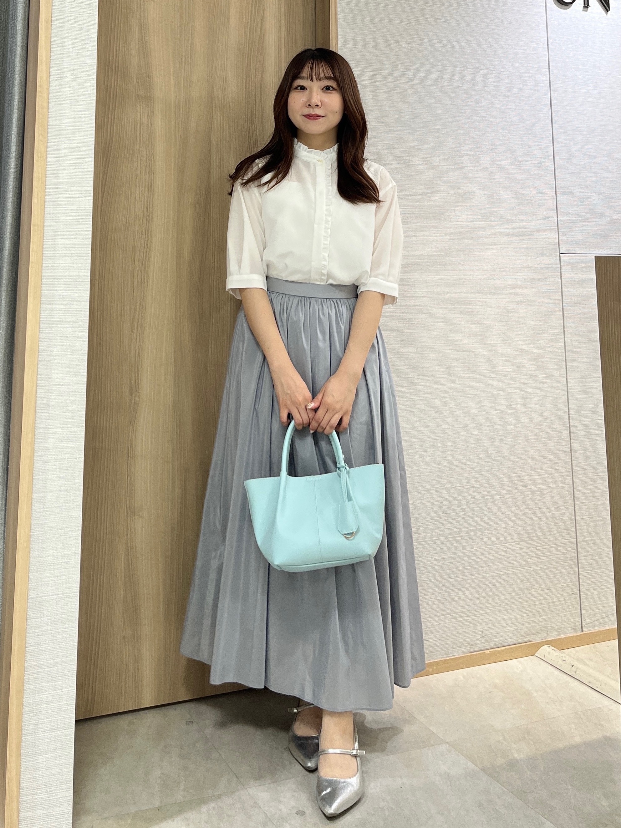 KAHOさんの「UNTITLED｜【接触冷感/通気性/洗える】スタンドカラーフリルブラウス」を使ったコーディネート
