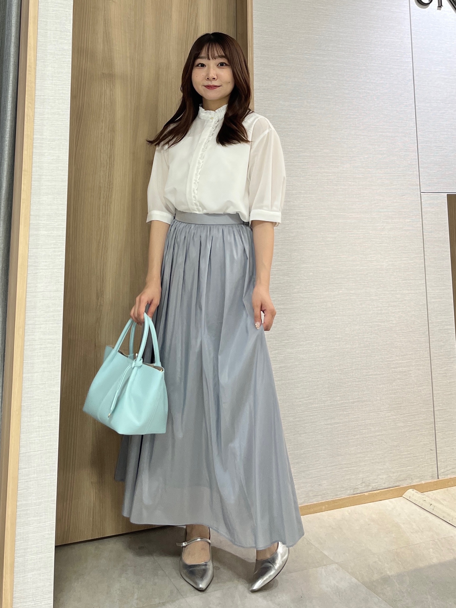 KAHOさんの「UNTITLED｜【接触冷感/通気性/洗える】スタンドカラーフリルブラウス」を使ったコーディネート