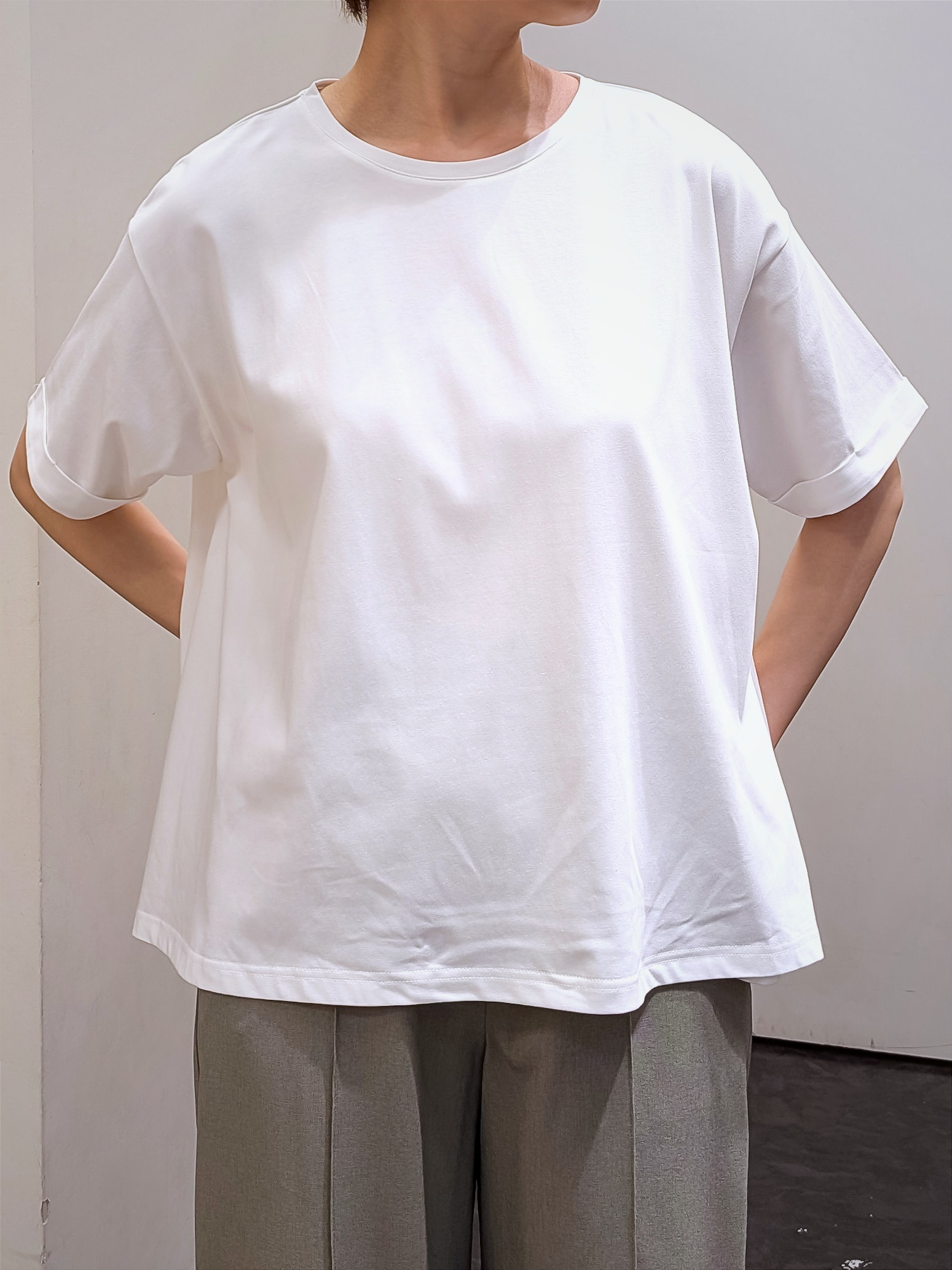 やまちゃんさんの「grove｜【遮熱／吸水速乾／UVカット】フレアシルエットTシャツ」を使ったコーディネート