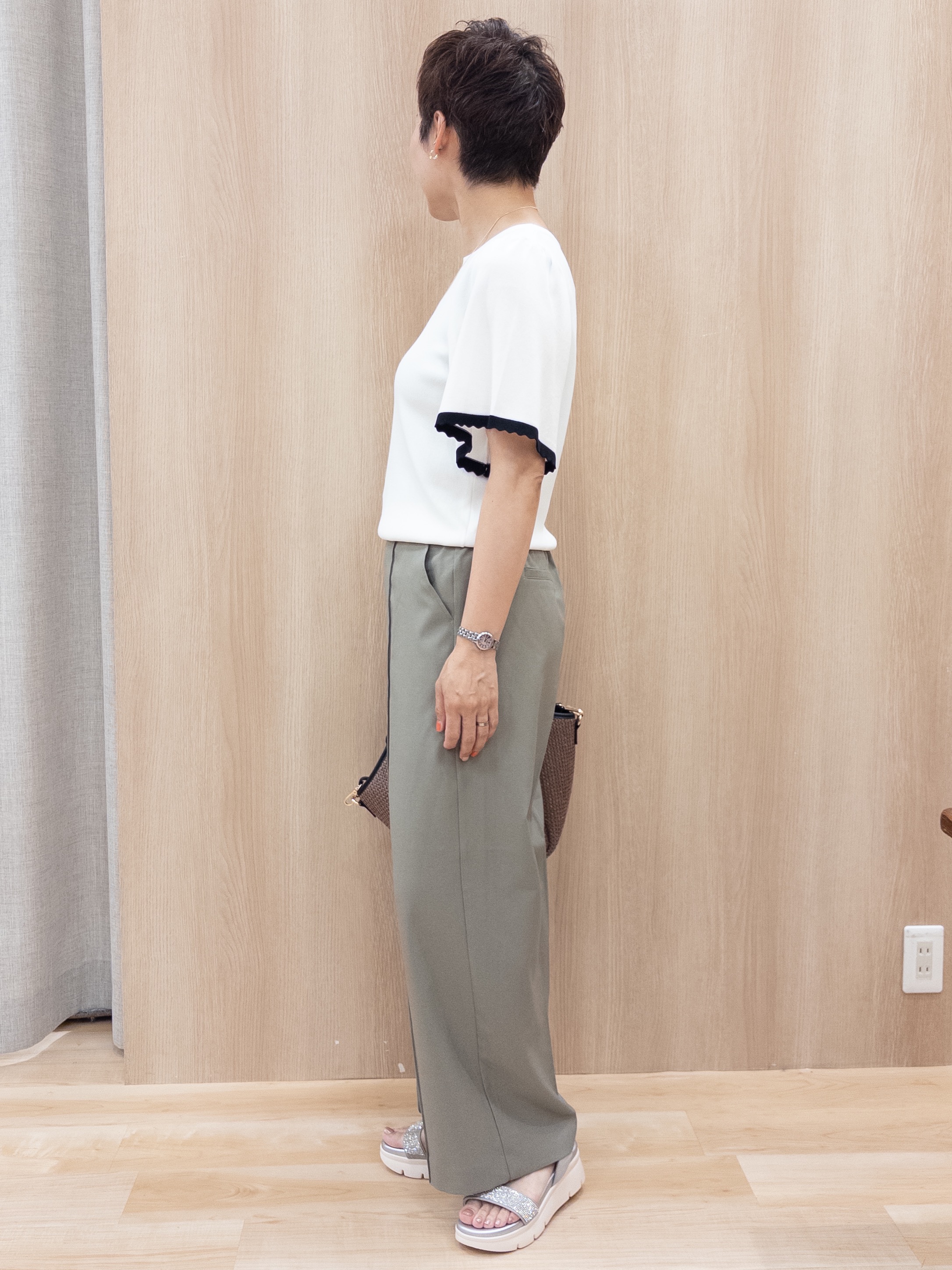 シュウコさんの「grove｜高評価！【シリーズ累計36万枚！名品ニット】やわらかドライタッチ スカラップスリーブニット」を使ったコーディネート