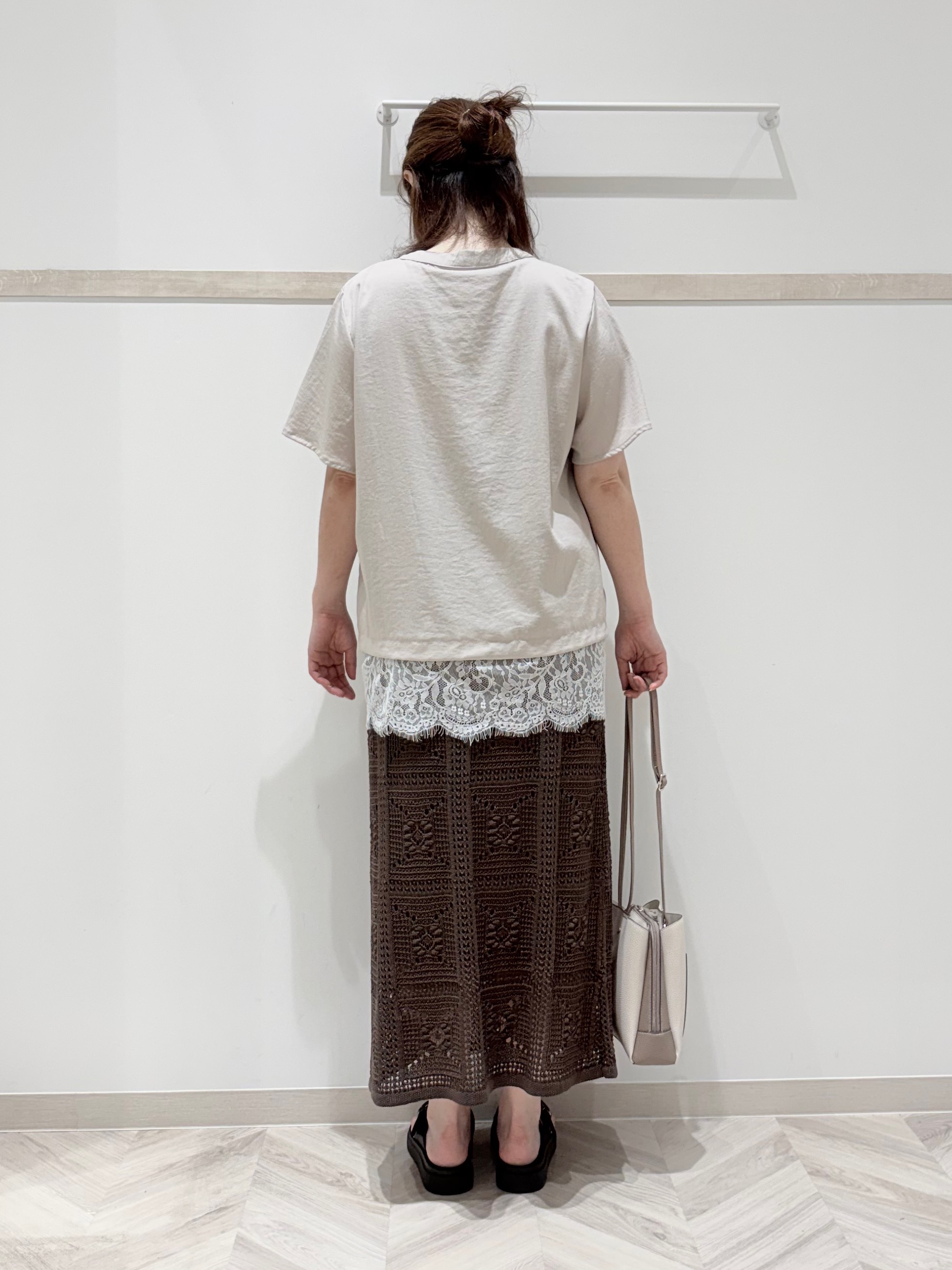 c_h_i_k_aさんの「SHOO･LA･RUE｜【S-LL/洗濯機可】軽凛(かろりん) 楽に着られて上品 裾レーススキッパーブラウス」を使ったコーディネート