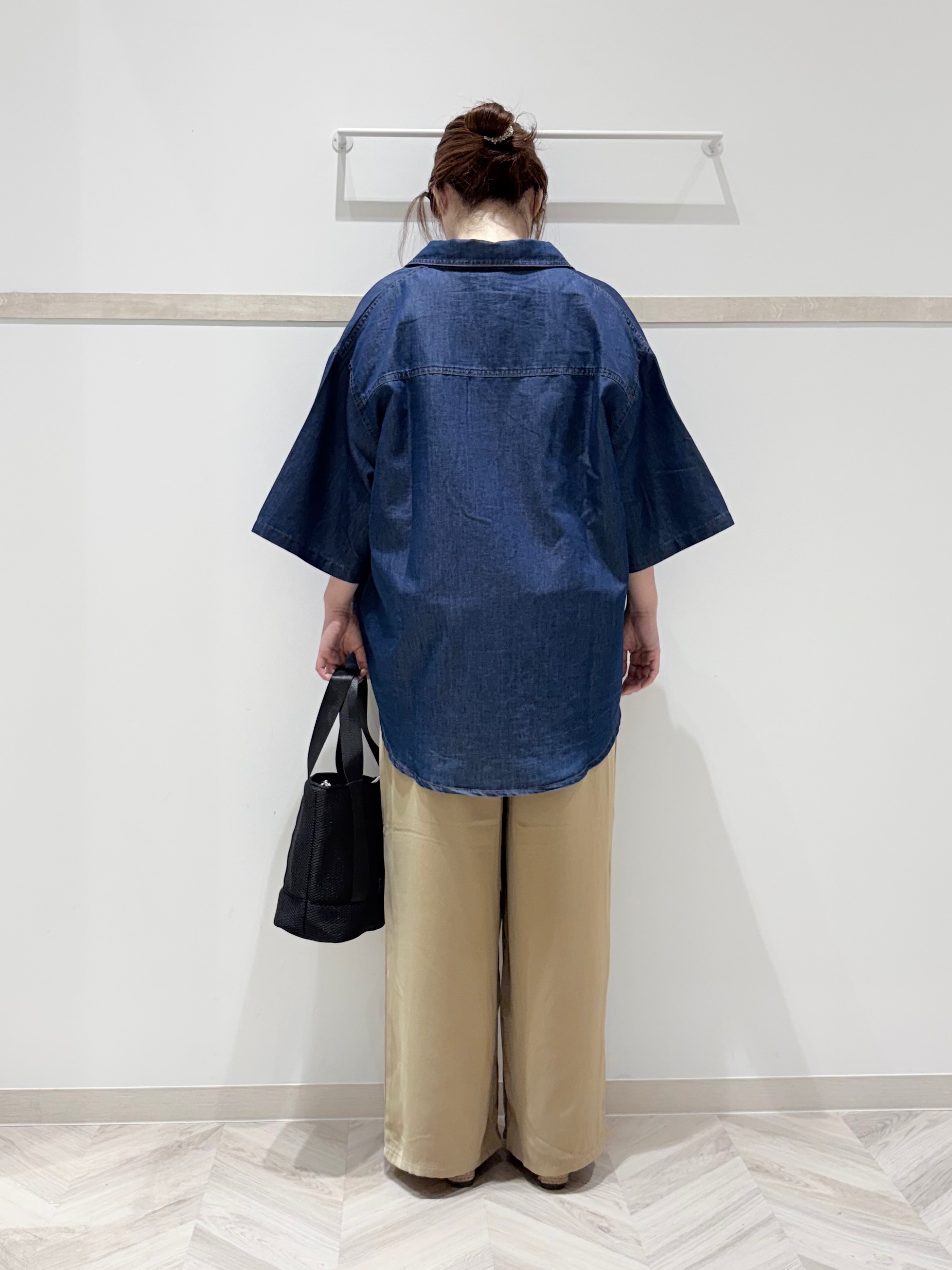 c_h_i_k_aさんの「SHOO･LA･RUE｜【セットアップ可/S-LL】ライトオンスデニム 5分袖シャツ」を使ったコーディネート