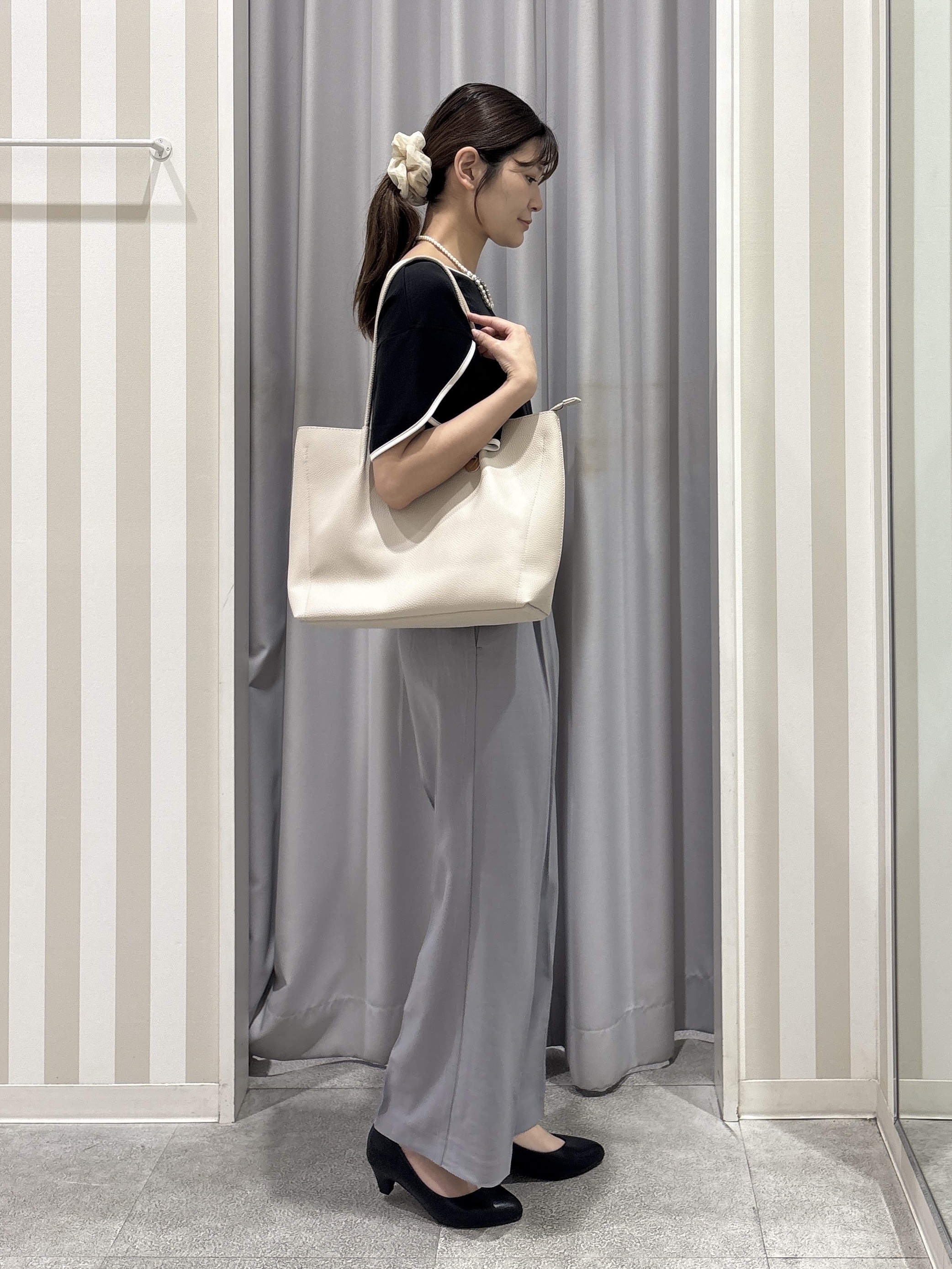 Rikaさんの「SHOO･LA･RUE｜【洗濯機可/S-LL】配色パイピング フレアスリーブトップス」を使ったコーディネート