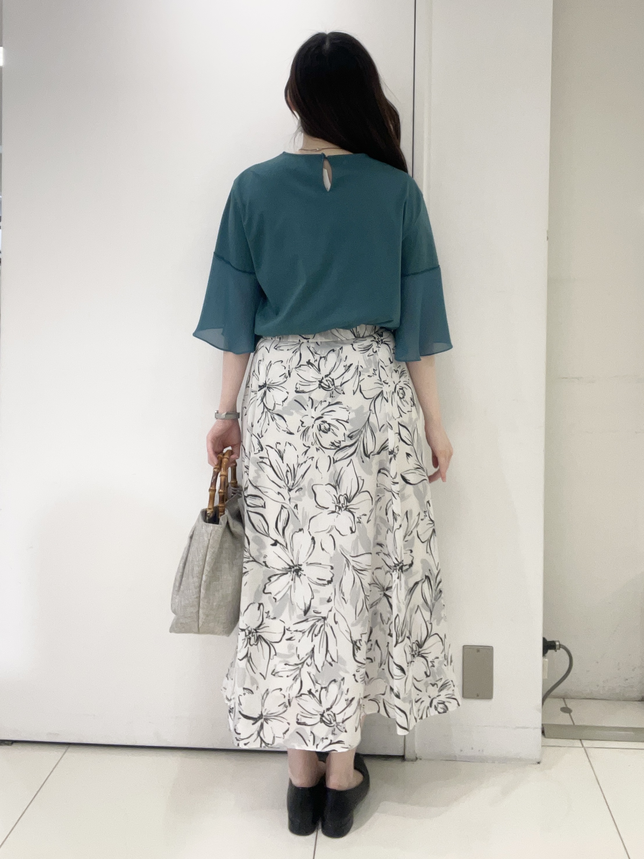 moeさんの「UNTITLED｜【洗える/華奢見え】袖シアープルオーバー」を使ったコーディネート
