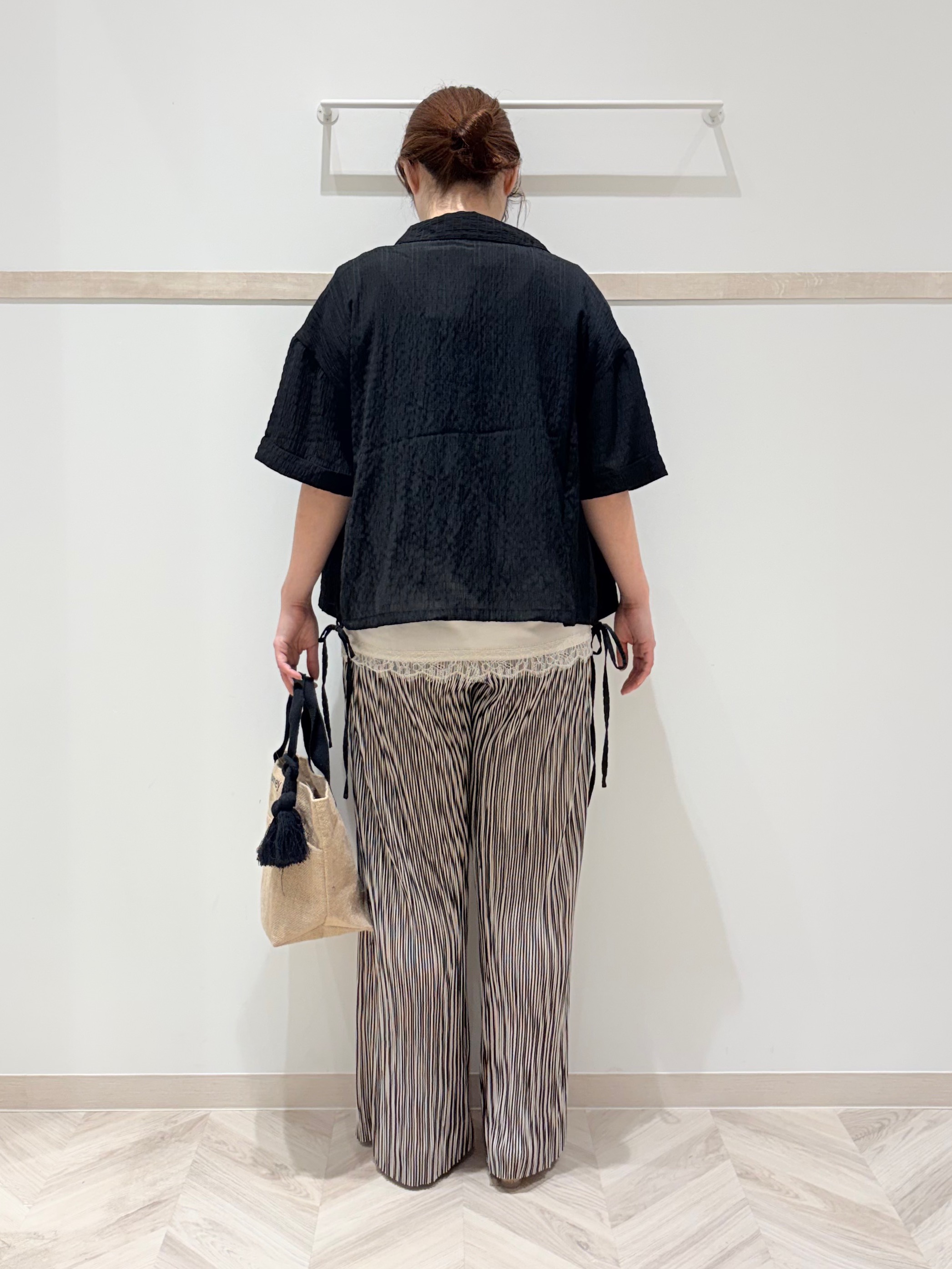 c_h_i_k_aさんの「SHOO･LA･RUE｜【S-LL/洗濯機可/体型カバー】さらさら シャーリングシフォン 裾ドロストシャツ」を使ったコーディネート