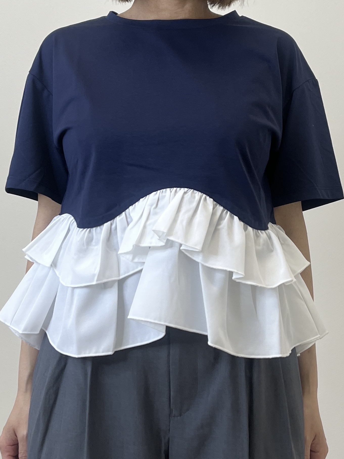 あずささんの「OPAQUE.CLIP｜裾フリルドッキングTシャツ【洗濯機OK】」を使ったコーディネート