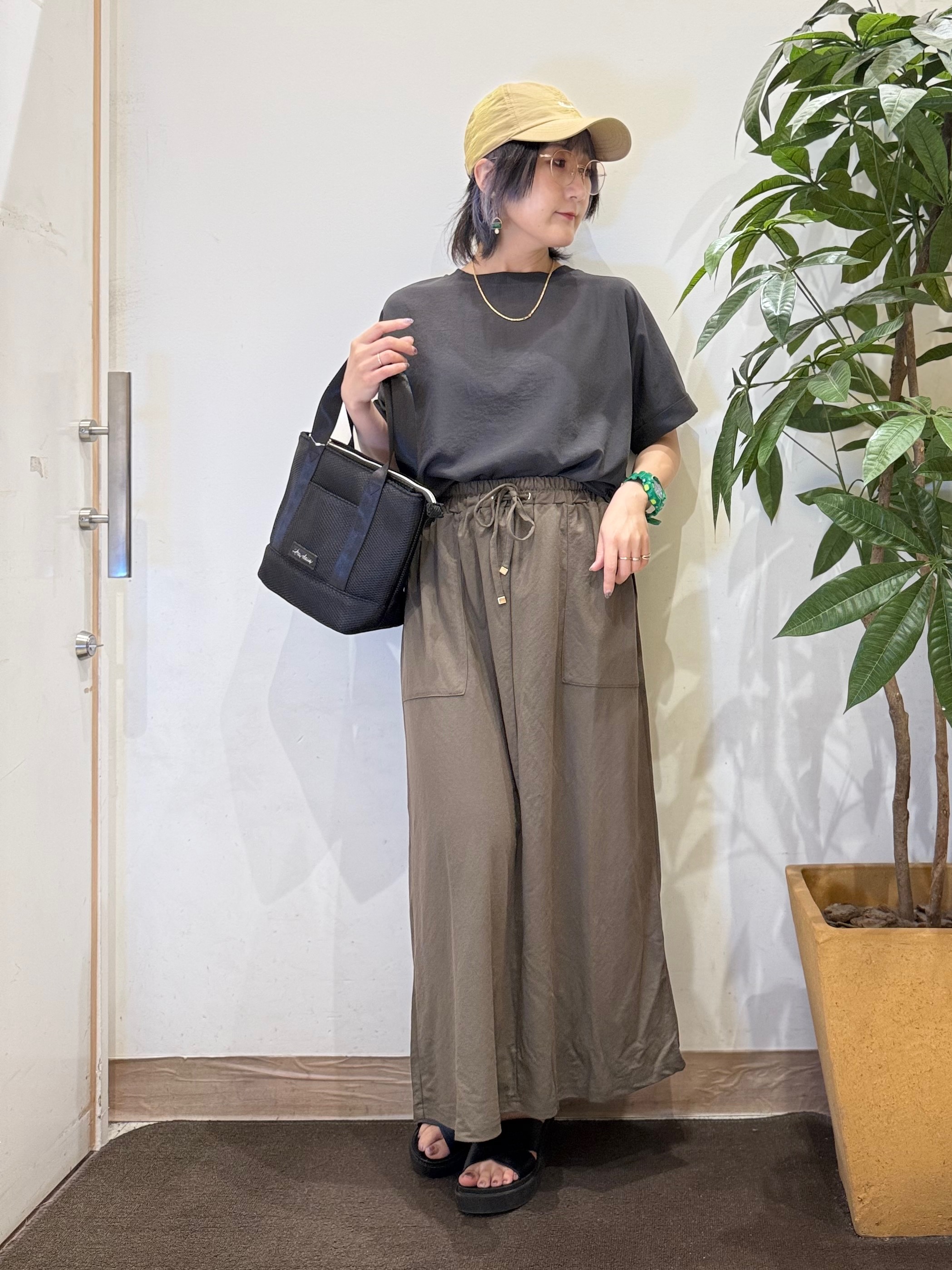 misakiさんの「SHOO･LA･RUE｜【着丈選べる/体型カバー】洗濯後しわになりにくい さらっと快適ドルマントップス」を使ったコーディネート