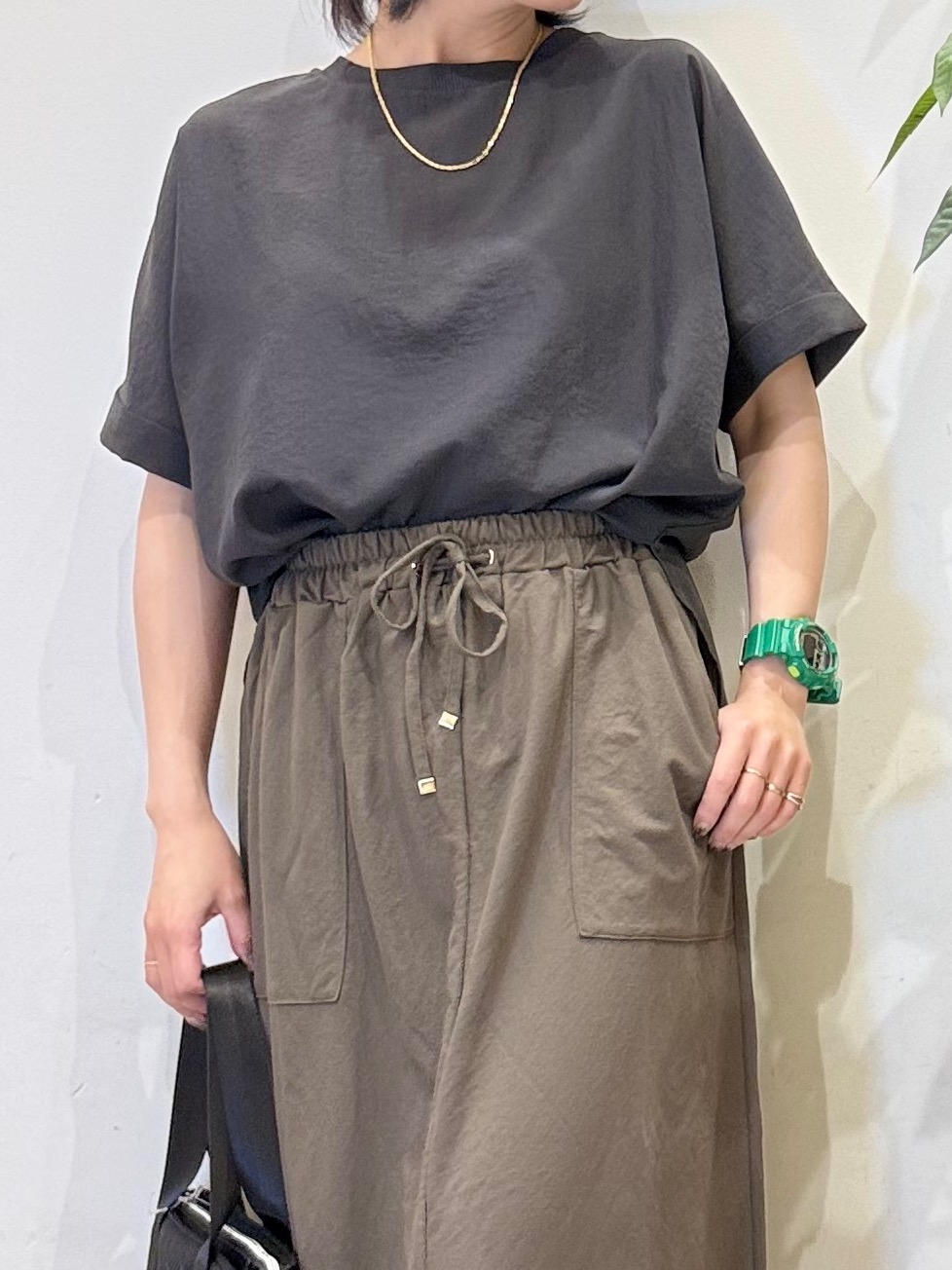 misakiさんの「SHOO･LA･RUE｜【着丈選べる/体型カバー】洗濯後しわになりにくい さらっと快適ドルマントップス」を使ったコーディネート