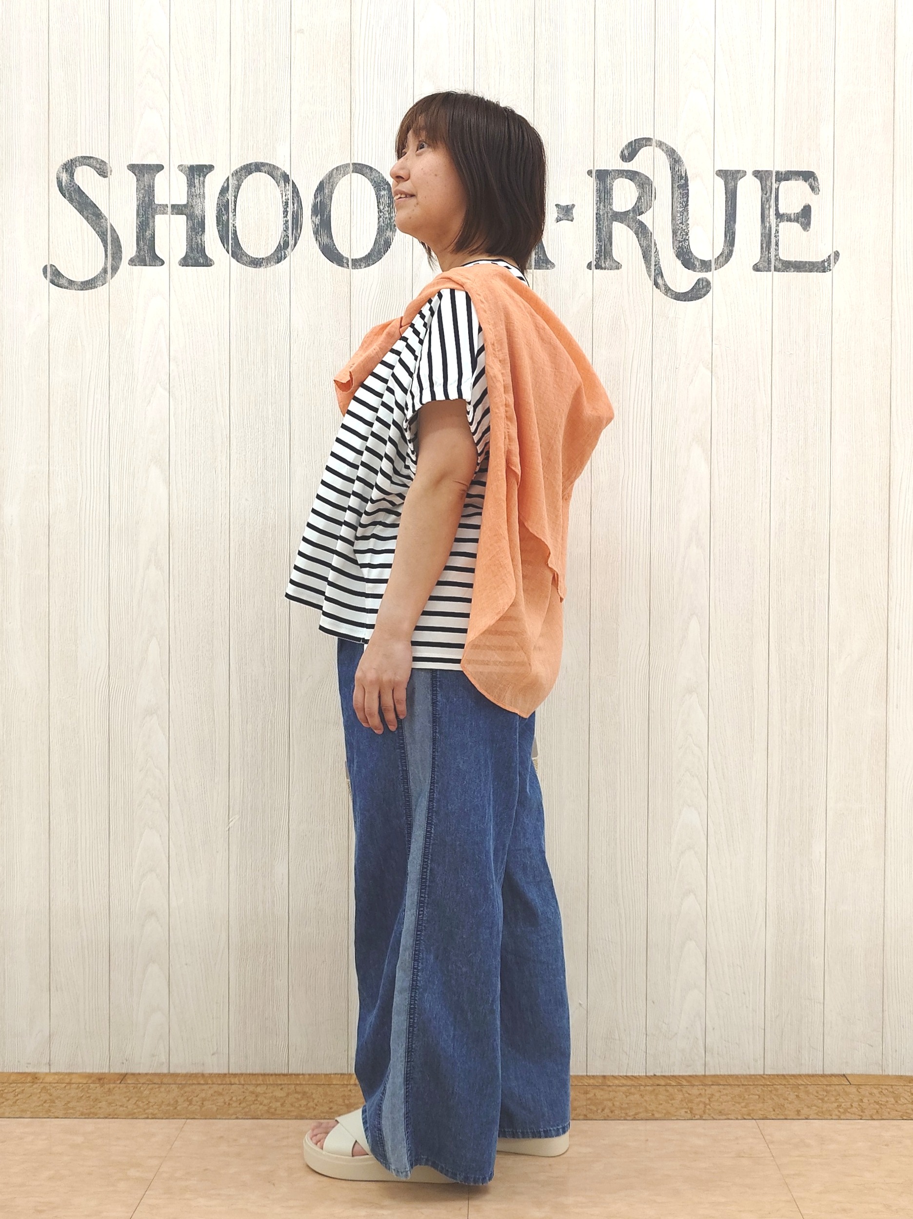 とろろさんの「SHOO･LA･RUE｜【体型カバー】ふんわり質感 やわらかこなれシアーシャツ」を使ったコーディネート