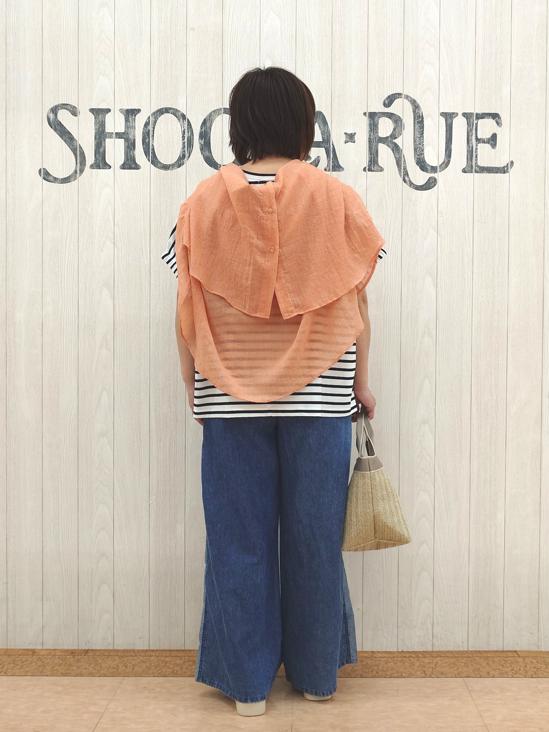 とろろさんの「SHOO･LA･RUE｜【体型カバー】ふんわり質感 やわらかこなれシアーシャツ」を使ったコーディネート