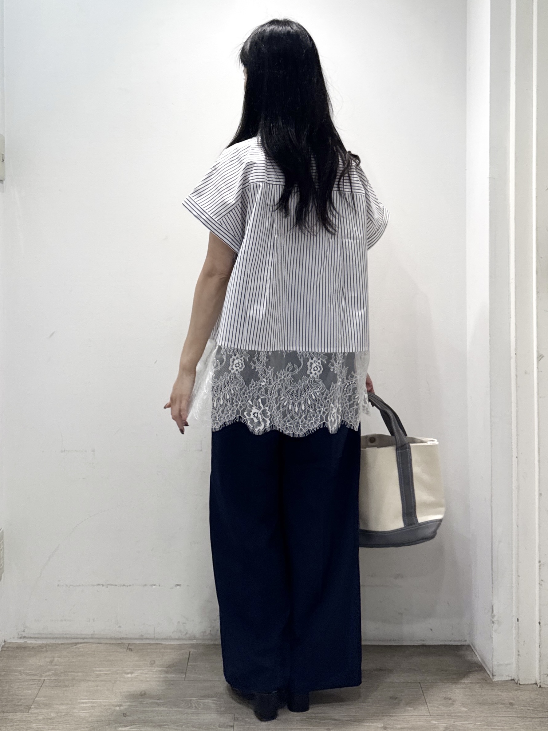 yuicciさんの「OPAQUE.CLIP｜裾レースフレンチスリーブブラウス【洗濯機OK】」を使ったコーディネート