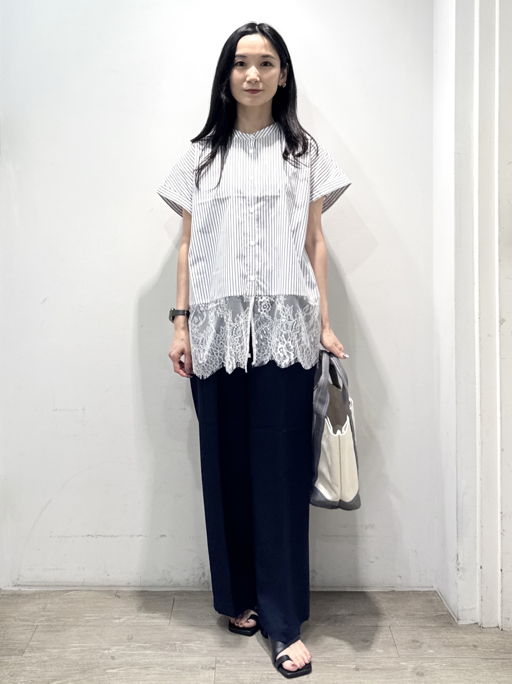 yuicciさんの「OPAQUE.CLIP｜裾レースフレンチスリーブブラウス【洗濯機OK】」を使ったコーディネート