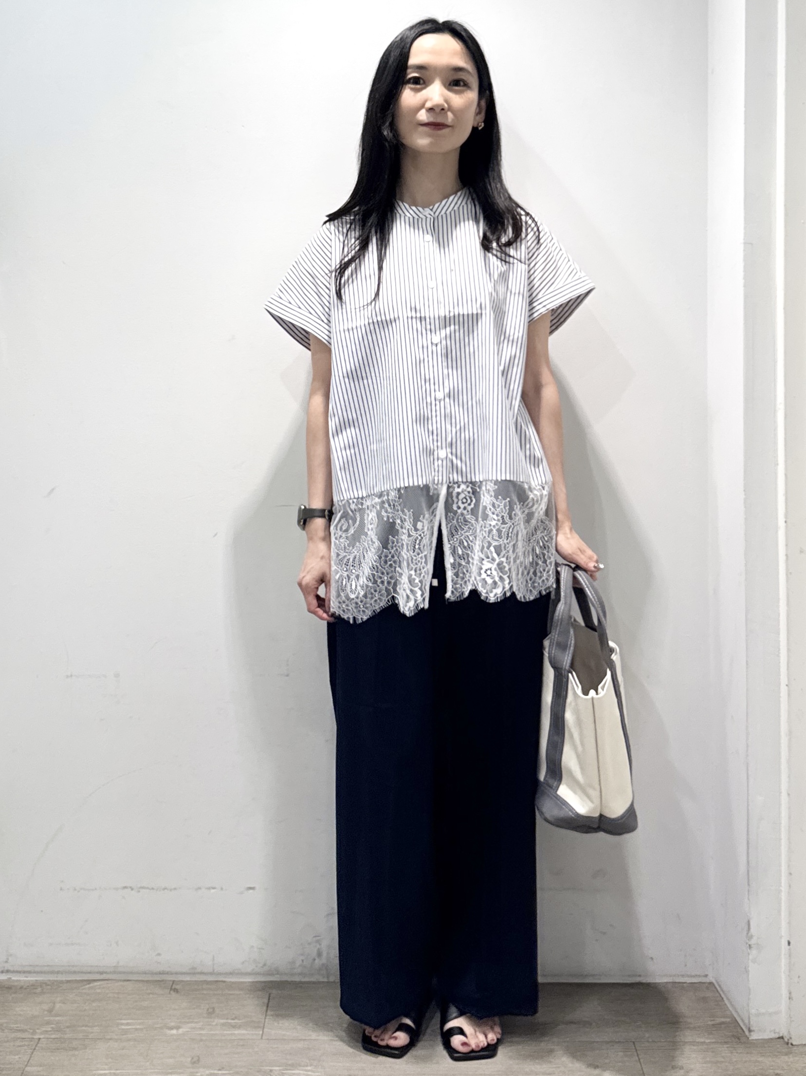 yuicciさんの「OPAQUE.CLIP｜裾レースフレンチスリーブブラウス【洗濯機OK】」を使ったコーディネート