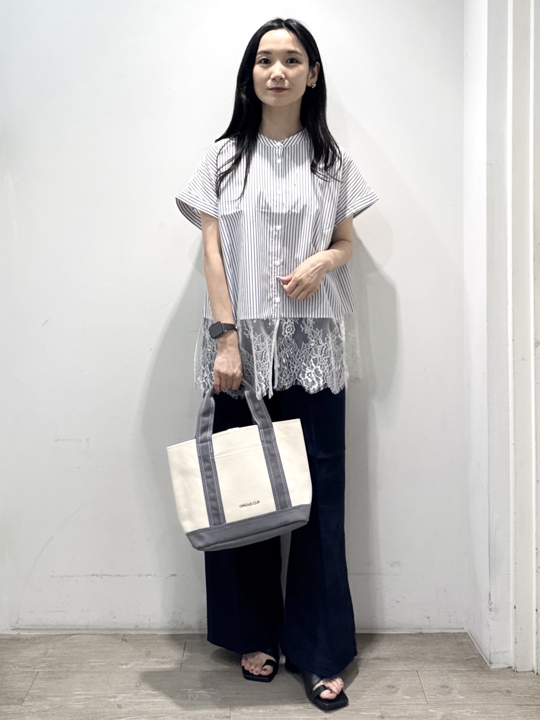 yuicciさんの「OPAQUE.CLIP｜裾レースフレンチスリーブブラウス【洗濯機OK】」を使ったコーディネート