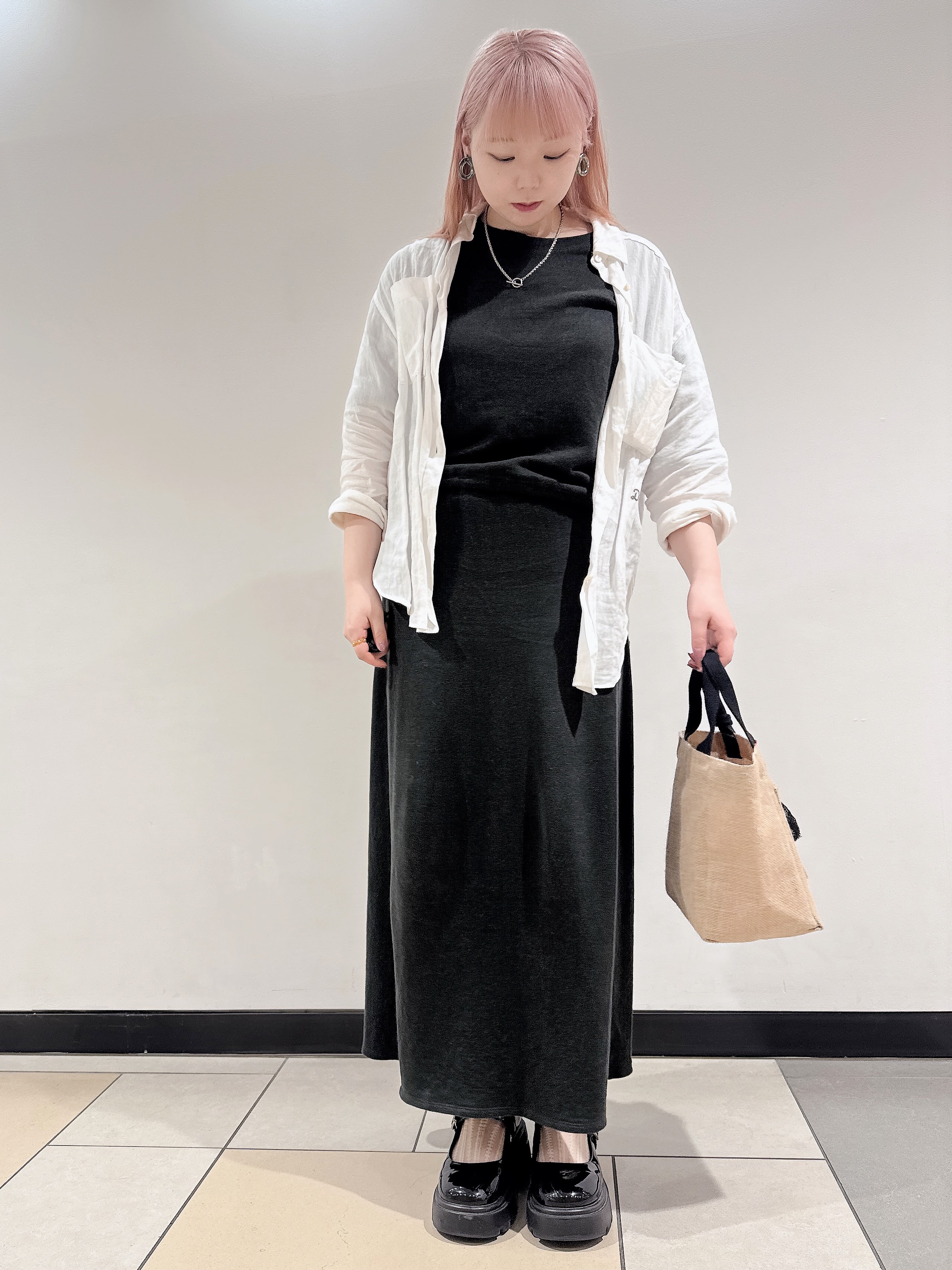 なかもとあきさんの「DRESSTERIOR｜【人気定番/ウォッシャブル】ガーメントダイラミーシャツ」を使ったコーディネート