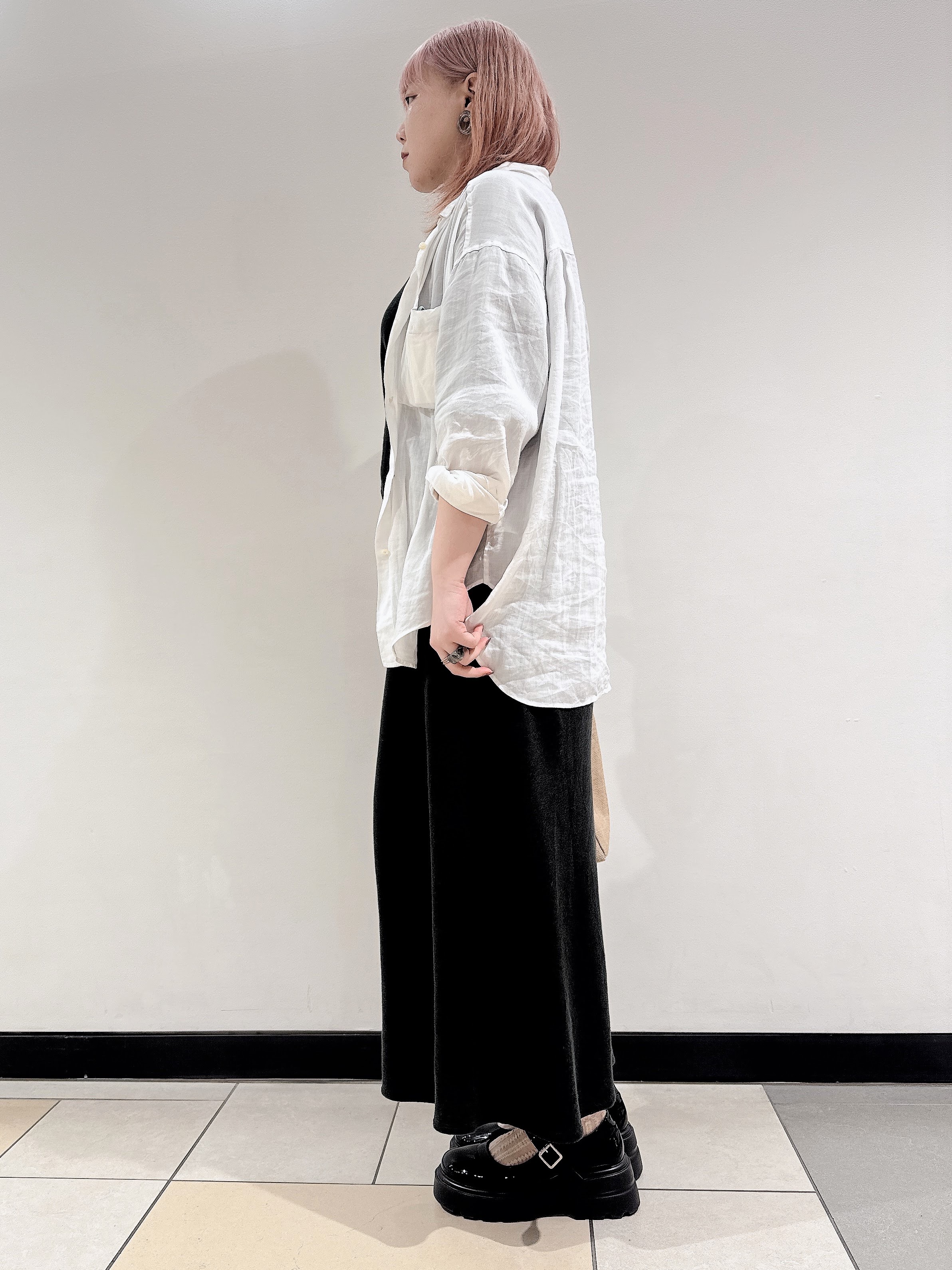 なかもとあきさんの「DRESSTERIOR｜【人気定番/ウォッシャブル】ガーメントダイラミーシャツ」を使ったコーディネート