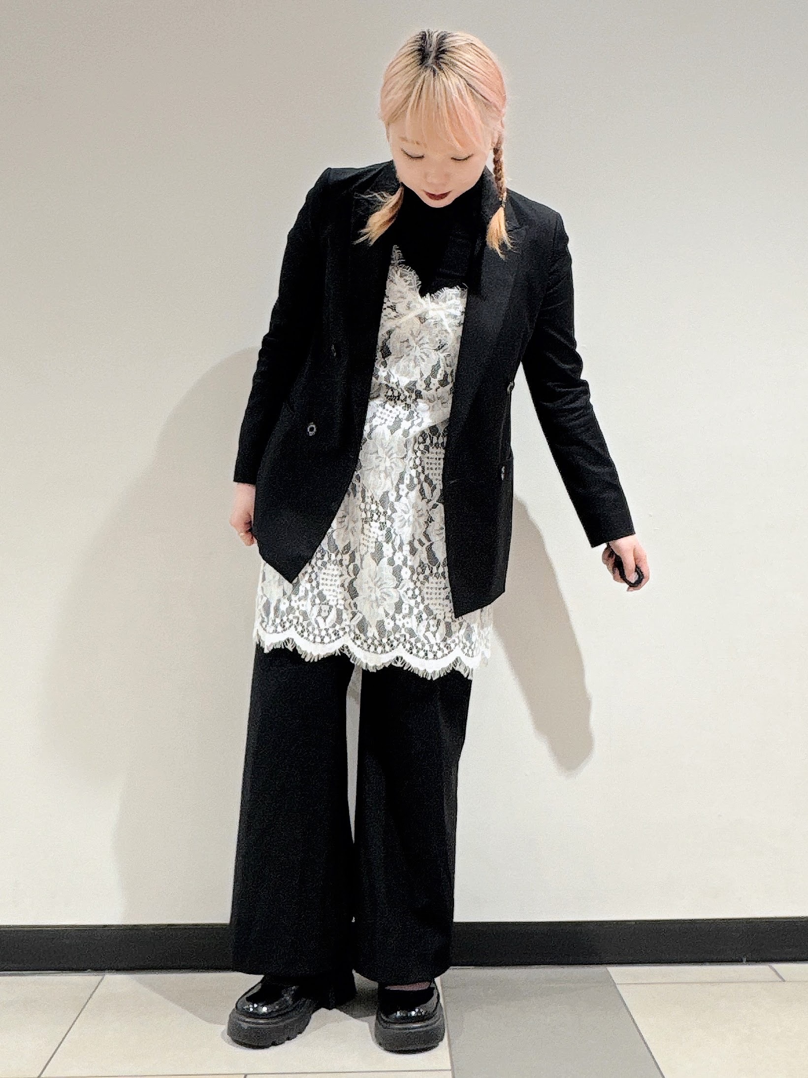 なかもとあきさんの「DRESSTERIOR｜◆【セットアップ可】ピークドダブルライトストレッチジャケット」を使ったコーディネート
