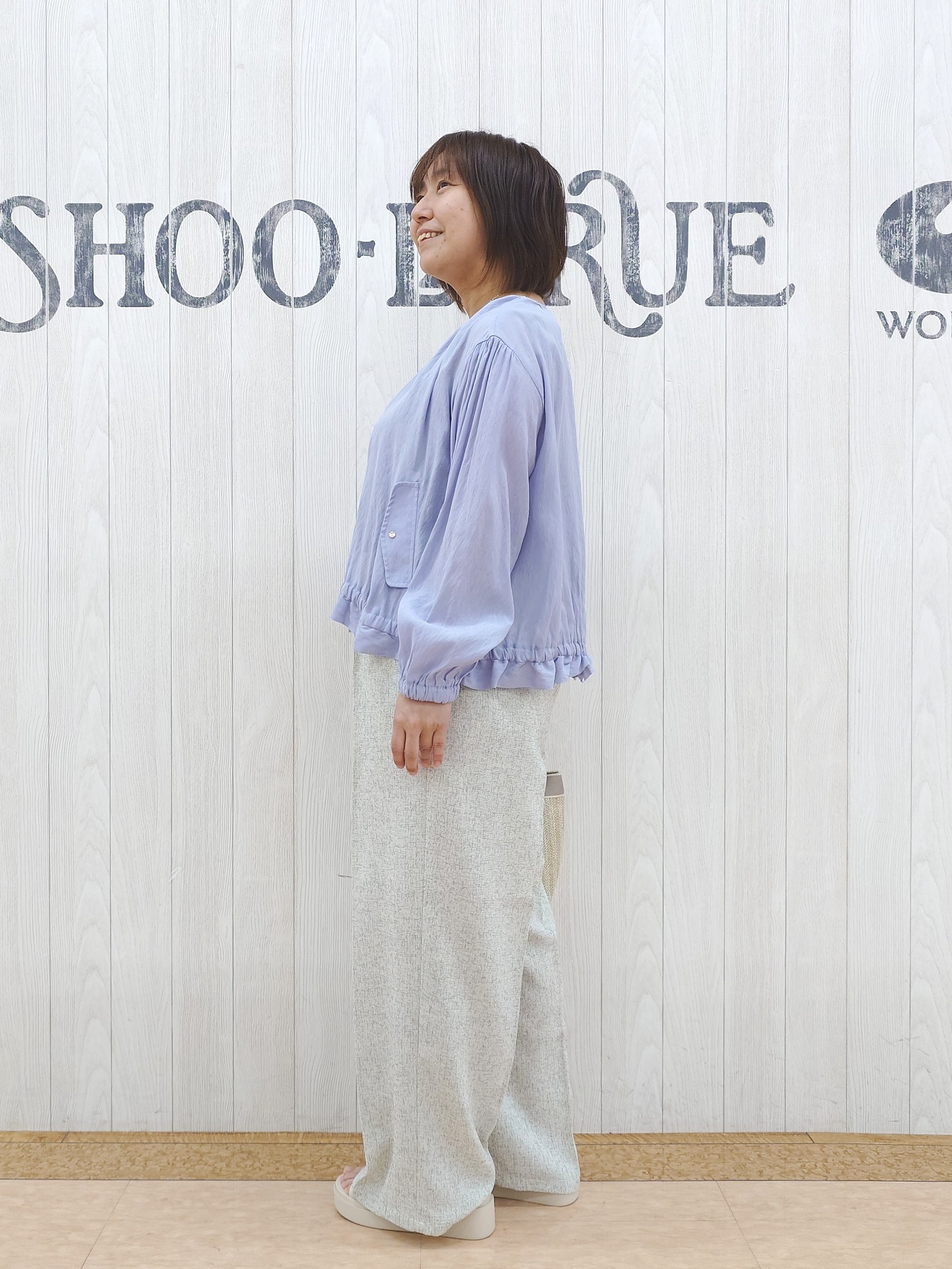 とろろさんの「SHOO･LA･RUE｜【S-LL】軽やかな シアーライトブルゾン」を使ったコーディネート