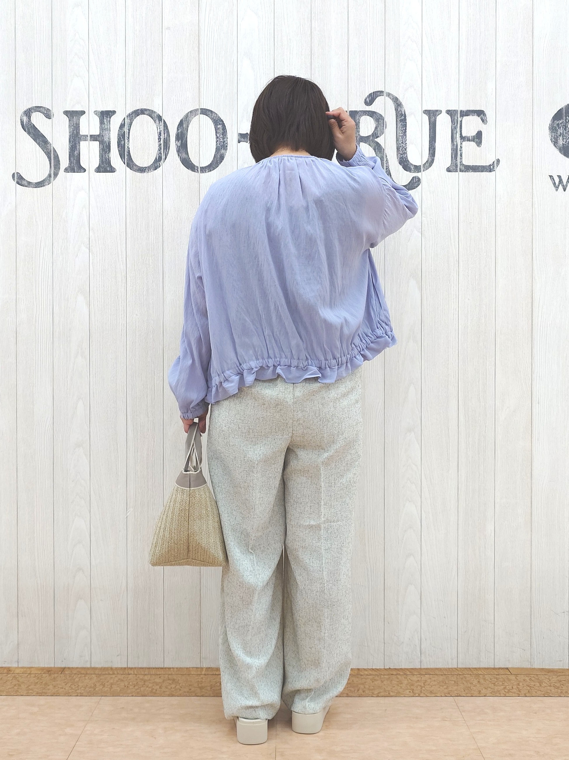 とろろさんの「SHOO･LA･RUE｜【S-LL】軽やかな シアーライトブルゾン」を使ったコーディネート