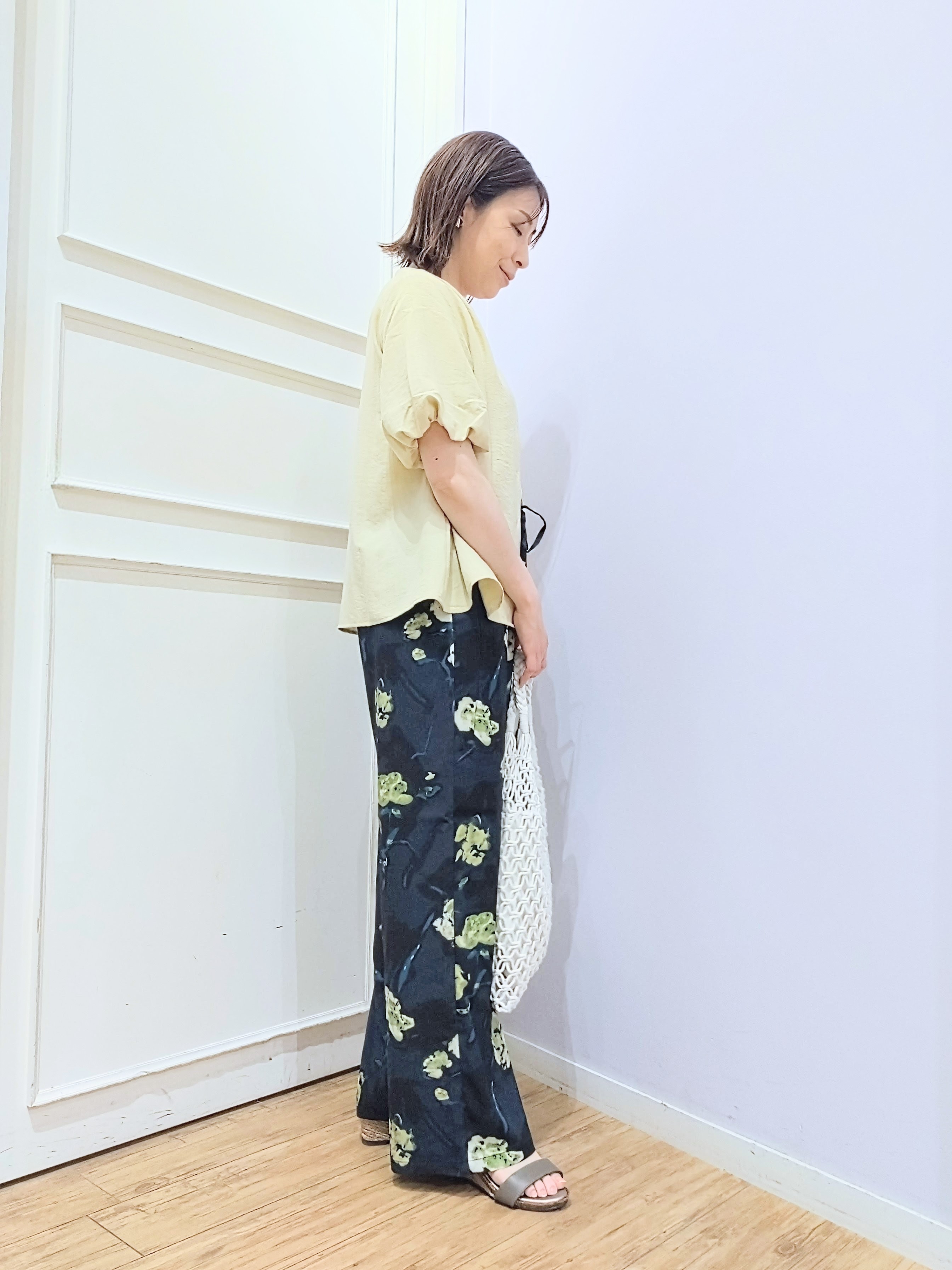 miomioさんの「SHOO･LA･RUE｜【洗濯機可】バルーンスリーブで二の腕カバー キーネック5分袖ブラウス」を使ったコーディネート