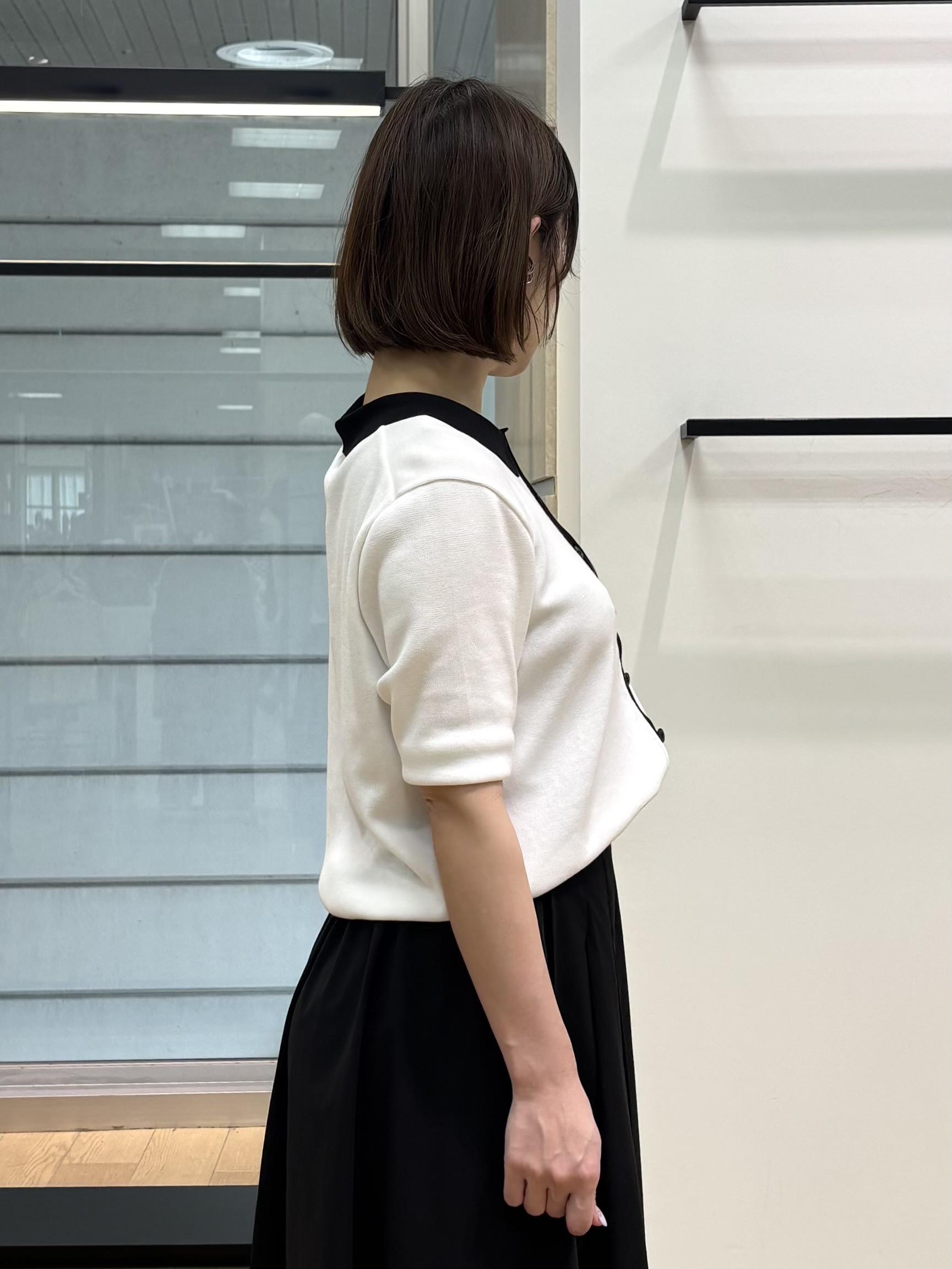 asamiさんの「INDIVI｜【バイカラー】衿付きシャツ風ニット」を使ったコーディネート