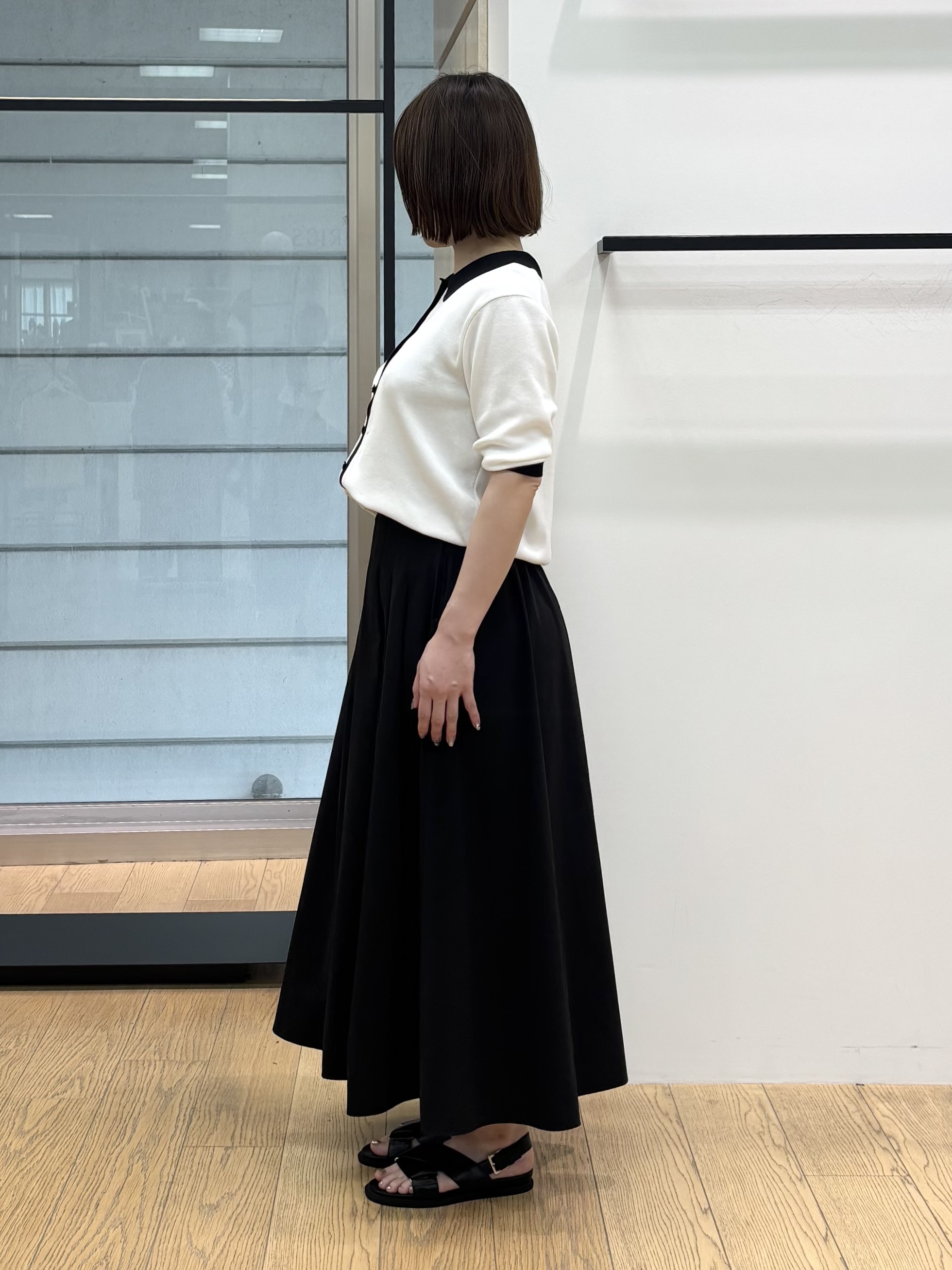 asamiさんの「INDIVI｜【バイカラー】衿付きシャツ風ニット」を使ったコーディネート