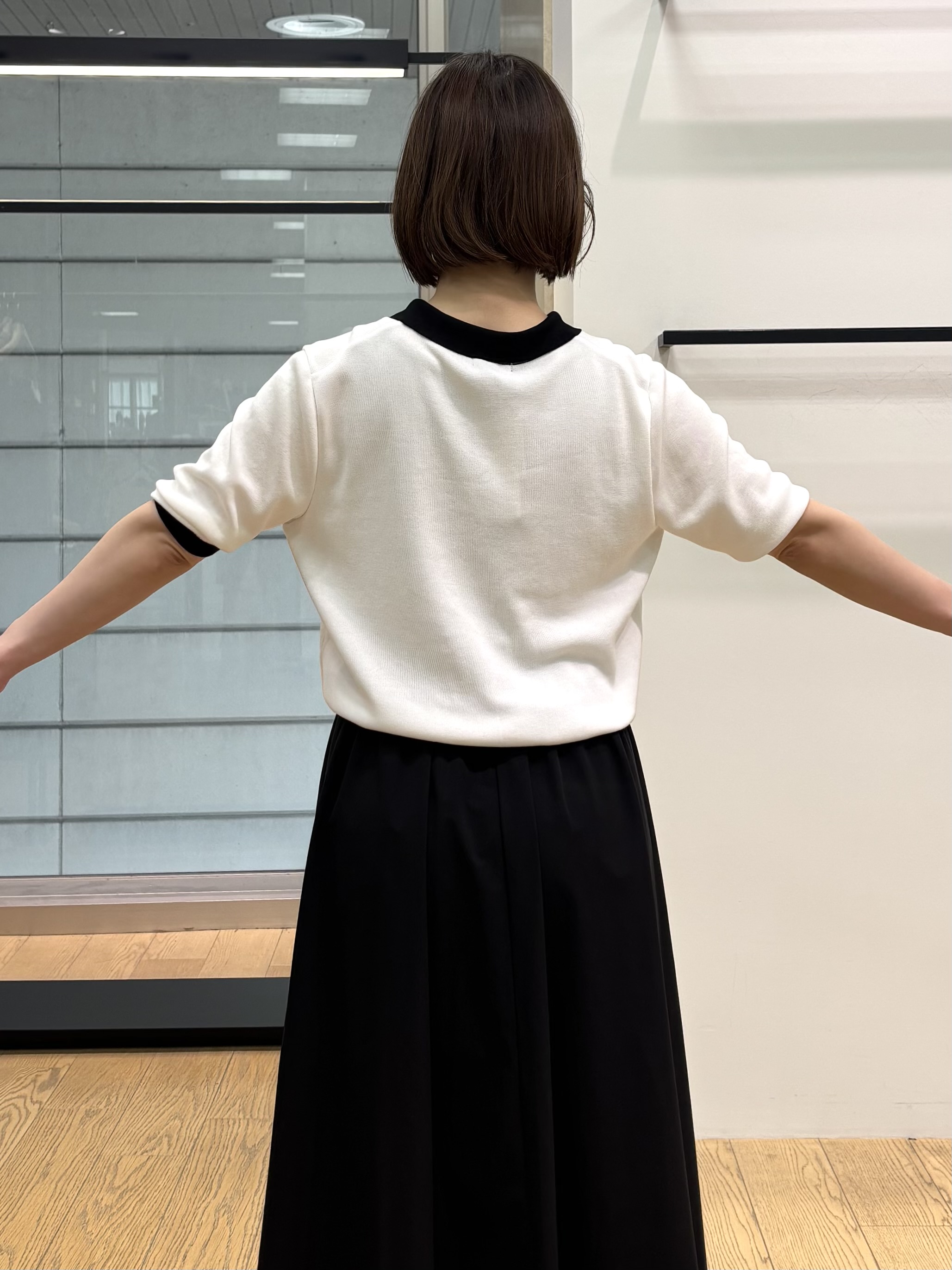 asamiさんの「INDIVI｜【バイカラー】衿付きシャツ風ニット」を使ったコーディネート