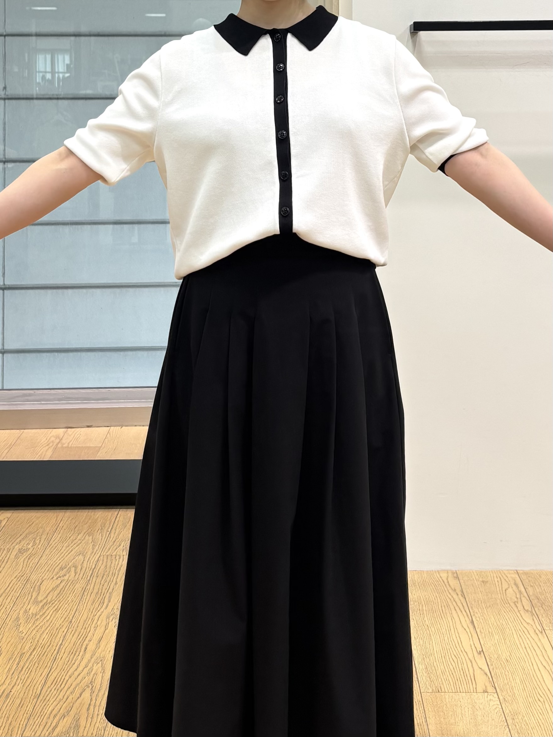 asamiさんの「INDIVI｜【バイカラー】衿付きシャツ風ニット」を使ったコーディネート