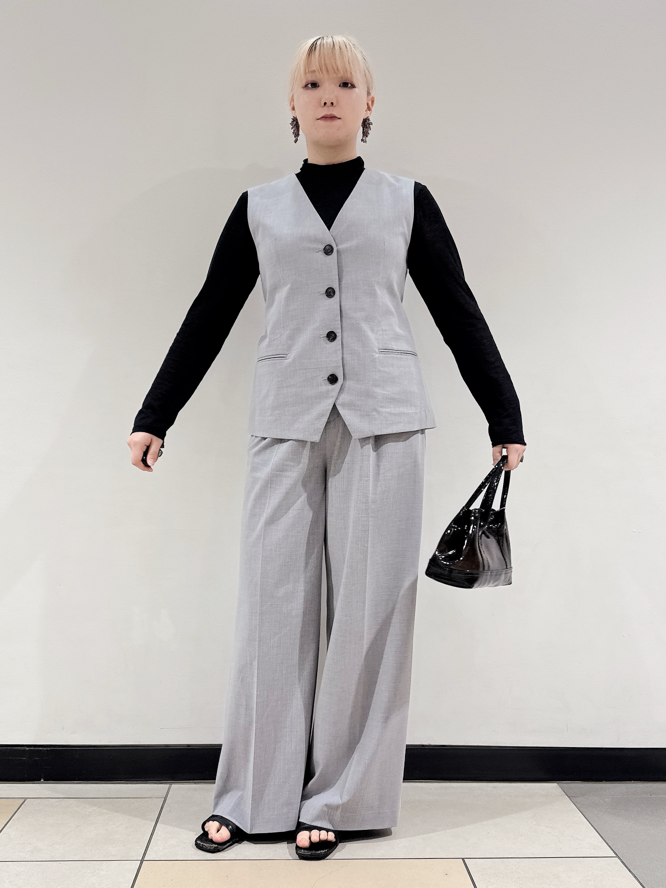なかもとあきさんの「DRESSTERIOR｜【シアー素材】シアータートルトップス」を使ったコーディネート