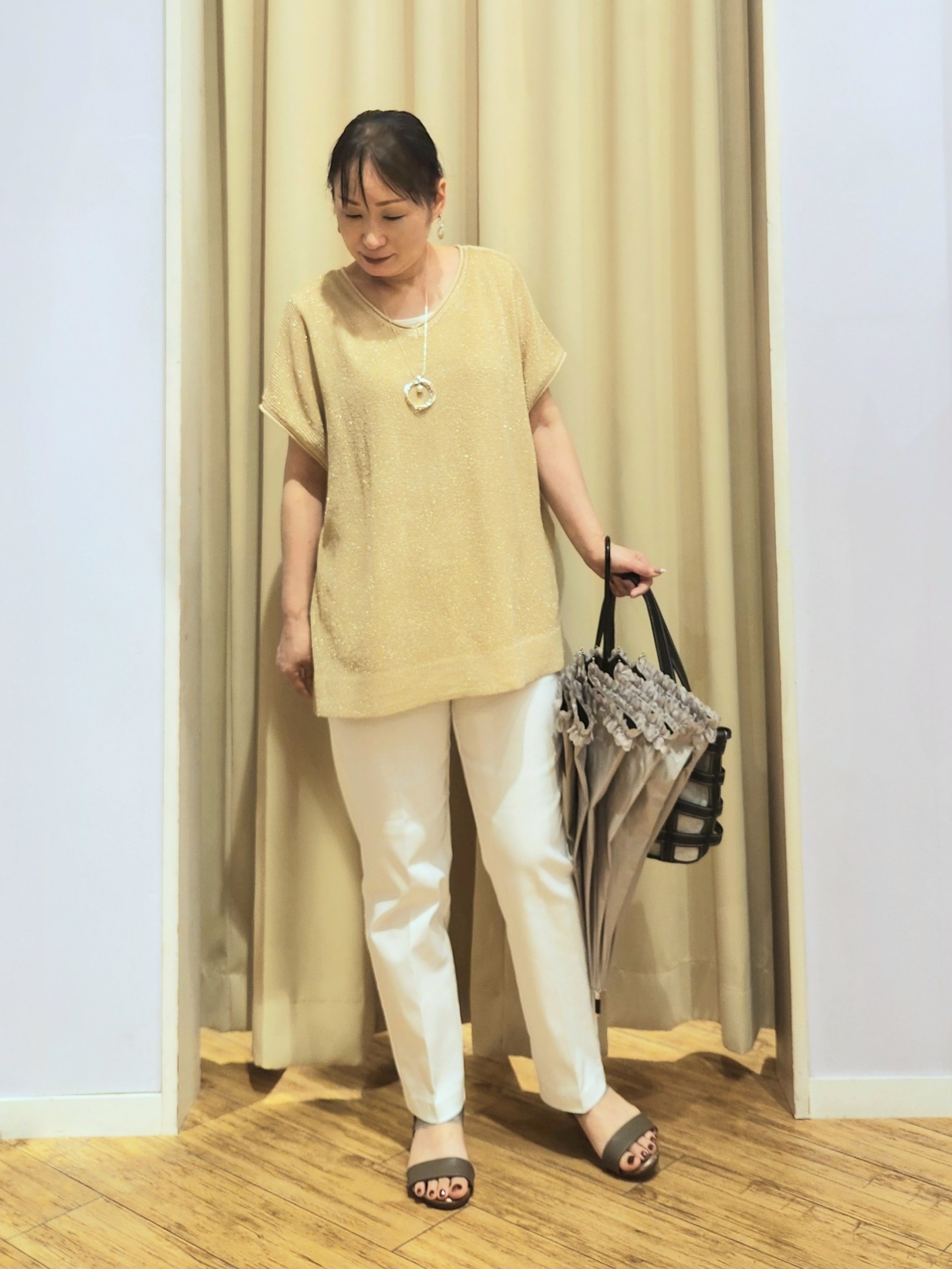 くまさんの「SHOO･LA･RUE｜【2点セット/前後2WAY/洗濯機可/S-LL】体型カバーも叶う ラメ畦ニット+タンクトップ」を使ったコーディネート