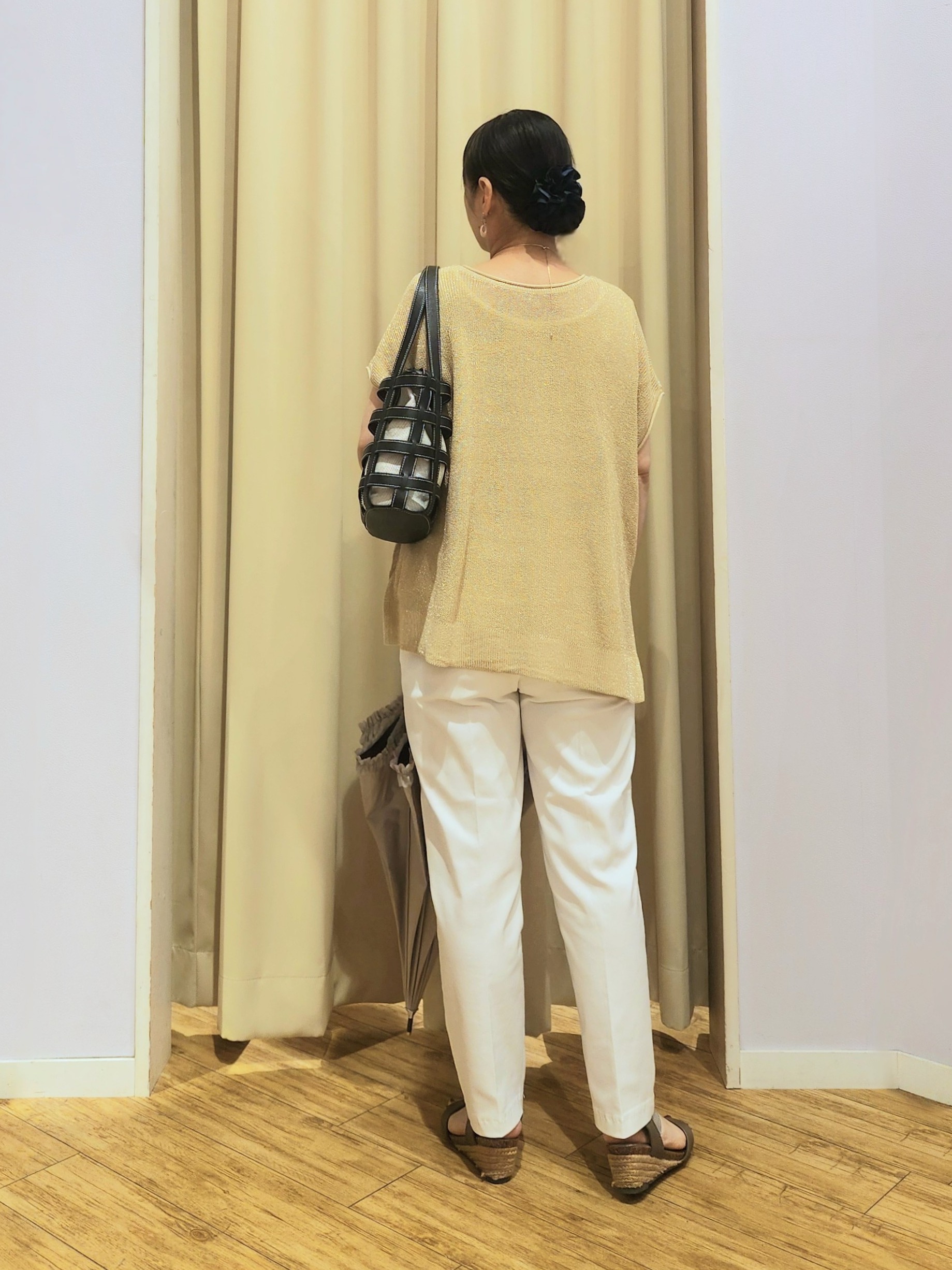 くまさんの「SHOO･LA･RUE｜【2点セット/前後2WAY/洗濯機可/S-LL】体型カバーも叶う ラメ畦ニット+タンクトップ」を使ったコーディネート