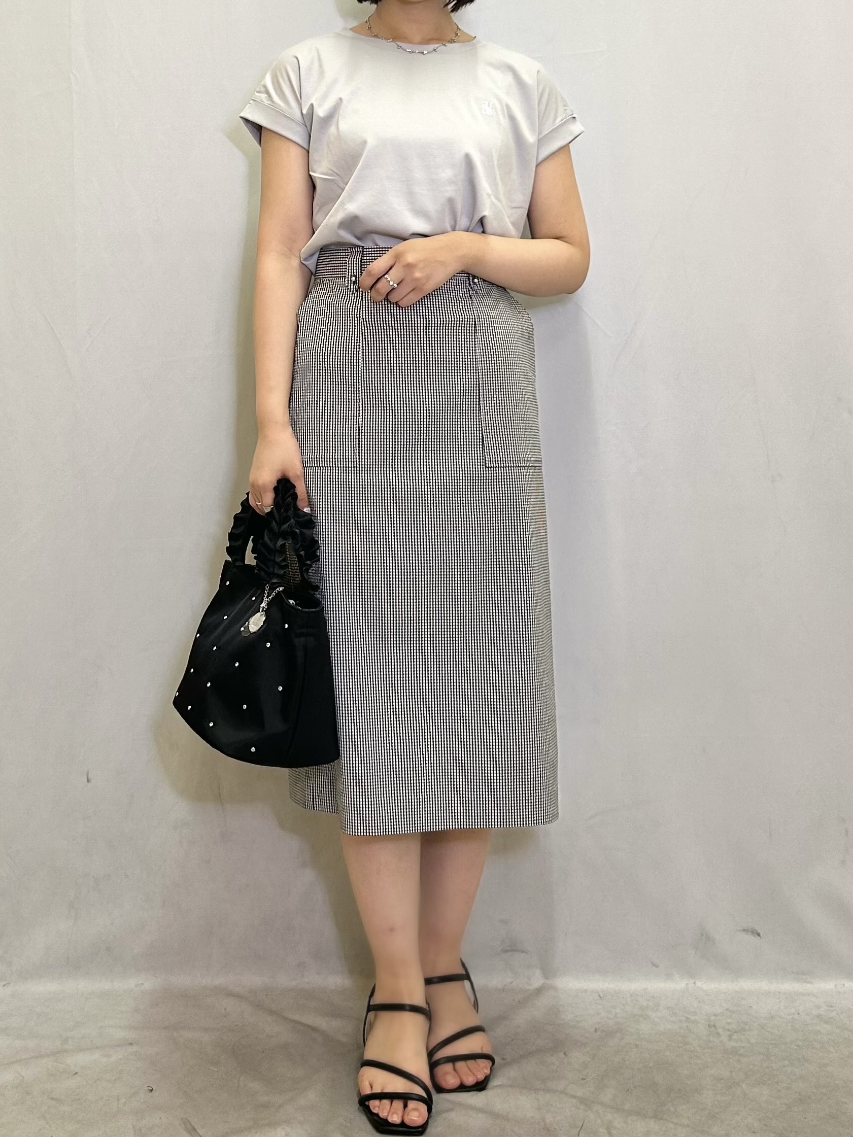 きららさんの「index｜【接触冷感／UV】ワンポイント刺繍Tシャツ《7col／XS~3L／洗濯機OK》」を使ったコーディネート