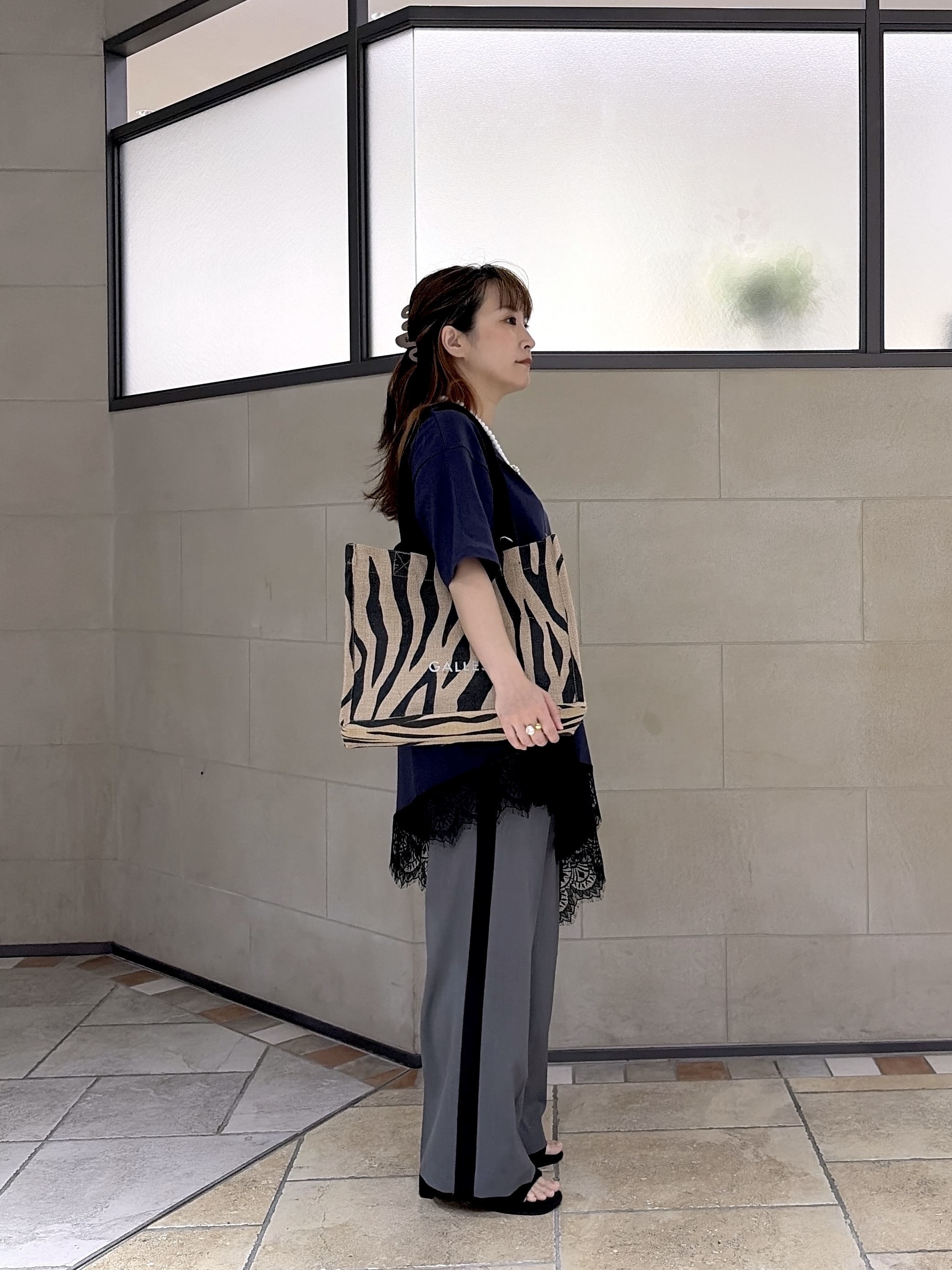 よねさんの「INDIVI｜裾レースアシメカットソー」を使ったコーディネート