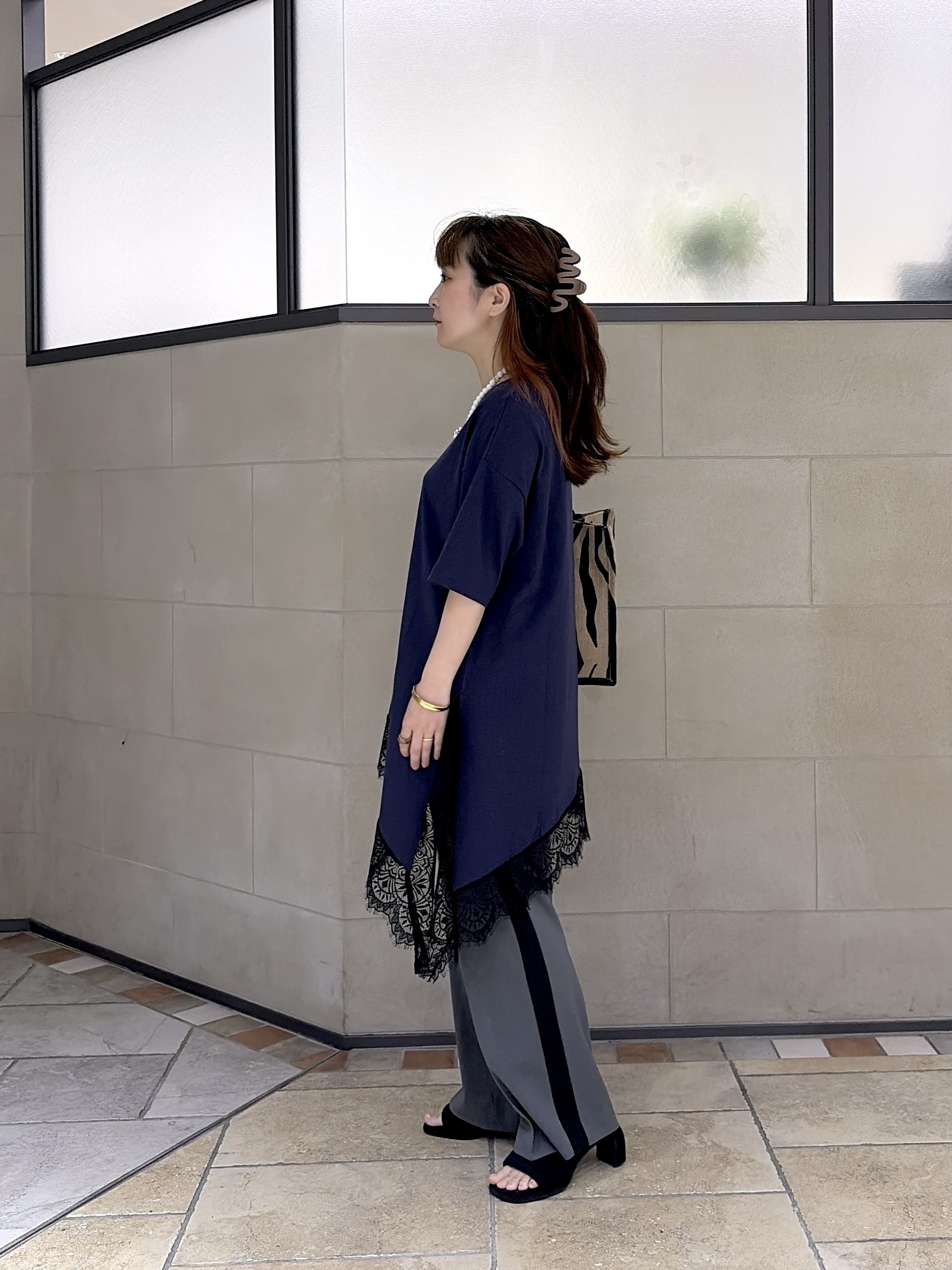よねさんの「INDIVI｜裾レースアシメカットソー」を使ったコーディネート