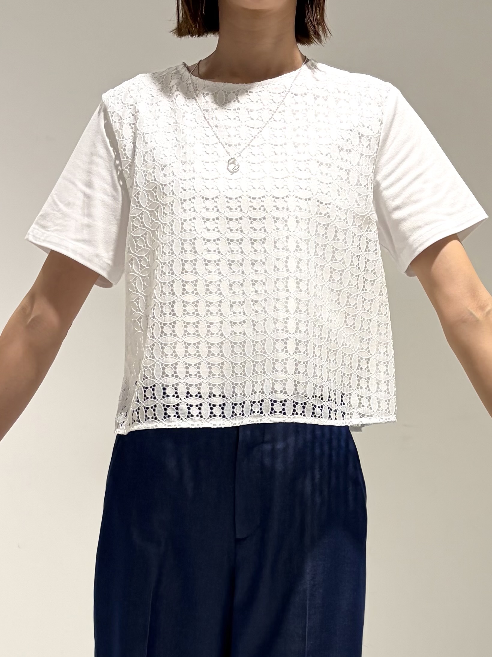 shioriさんの「INDIVI｜【洗える】レイヤード風レースコンビTシャツ」を使ったコーディネート