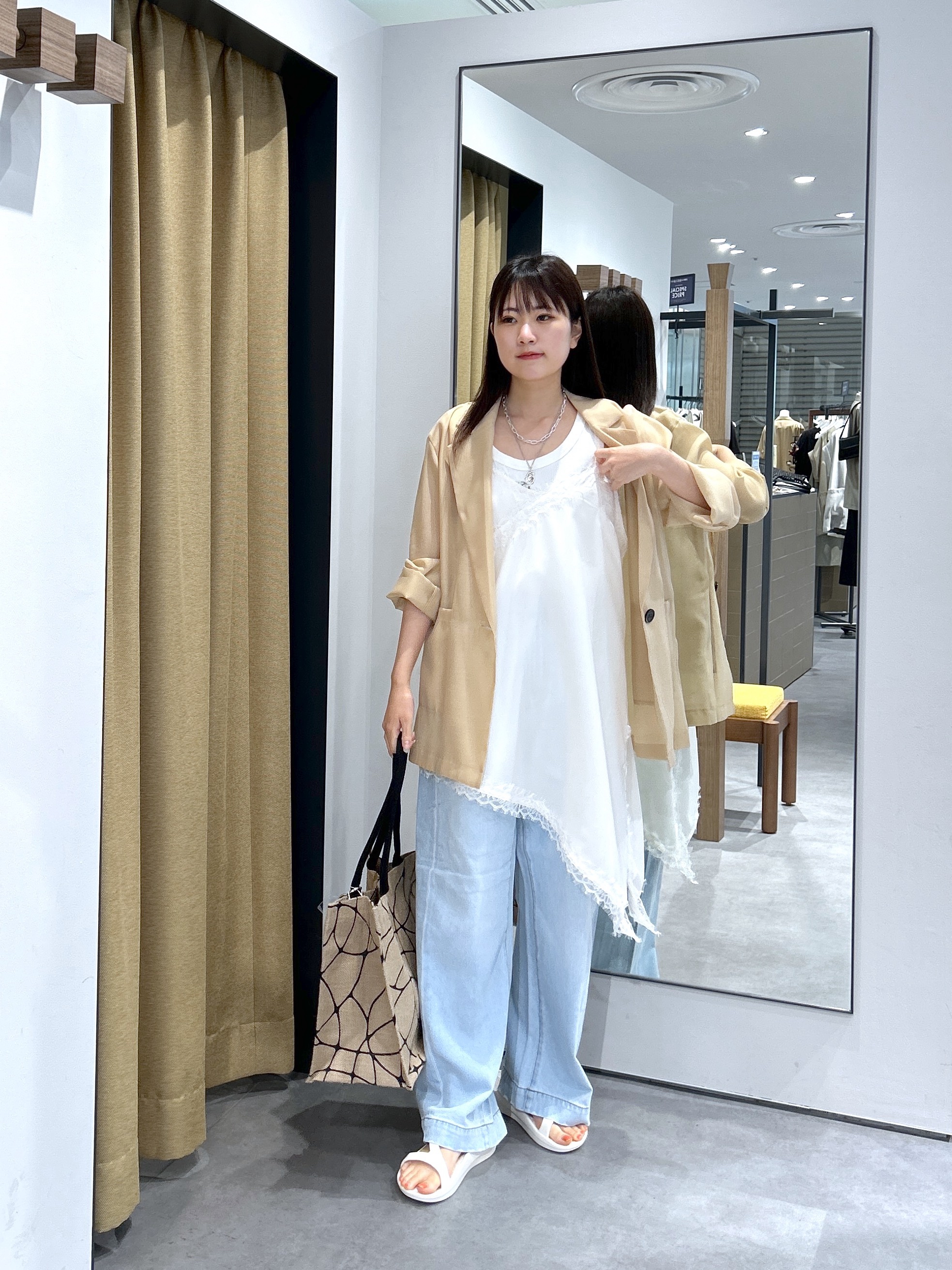 Renoさんの「INDIVI｜【接触冷感/通気性】シアーシャツジャケット」を使ったコーディネート