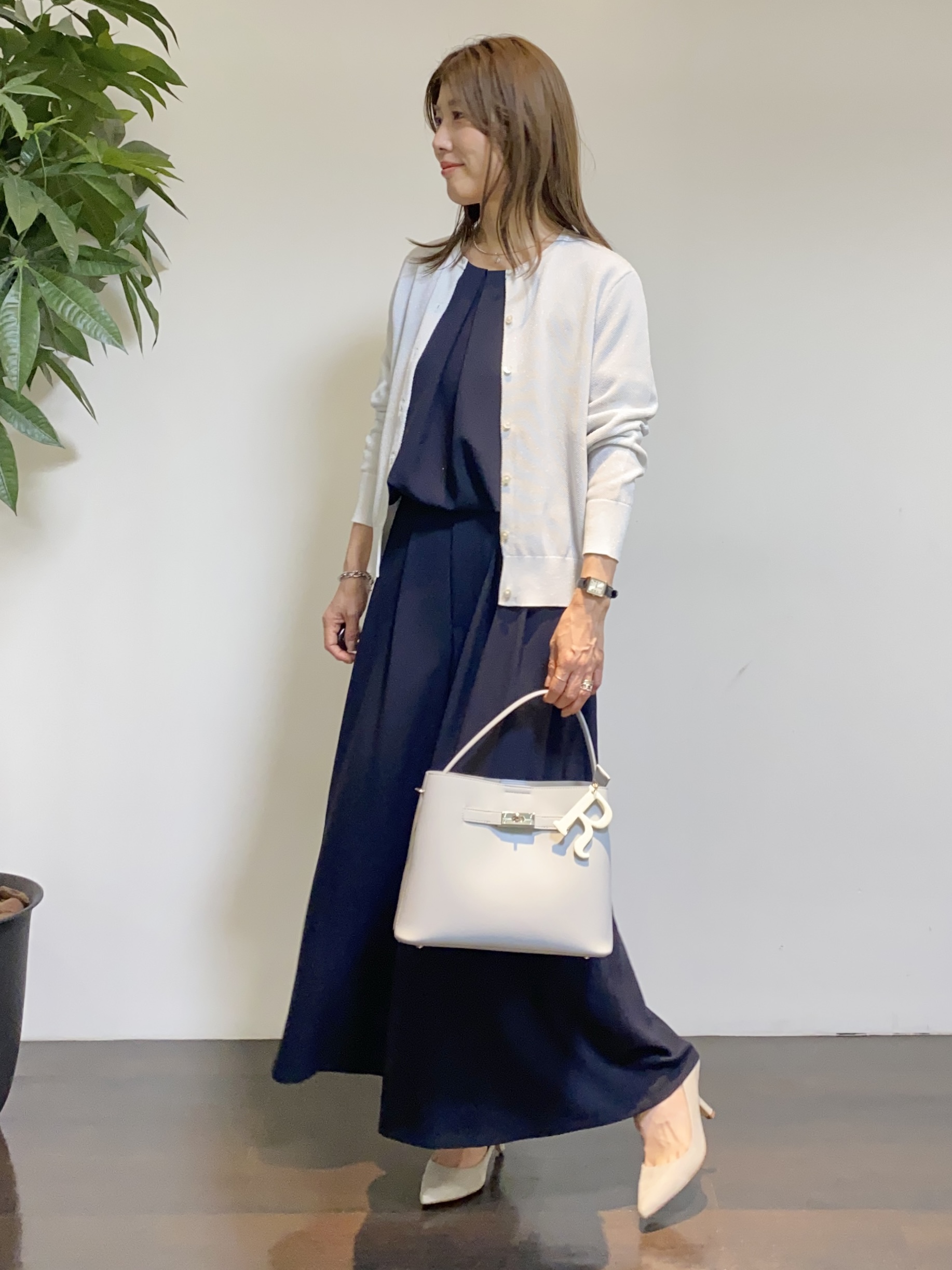 tomoさんの「UNTITLED｜【セットアップ可/UVカット/前後2WAY】リラクシーフレンチスリーブブラウス」を使ったコーディネート
