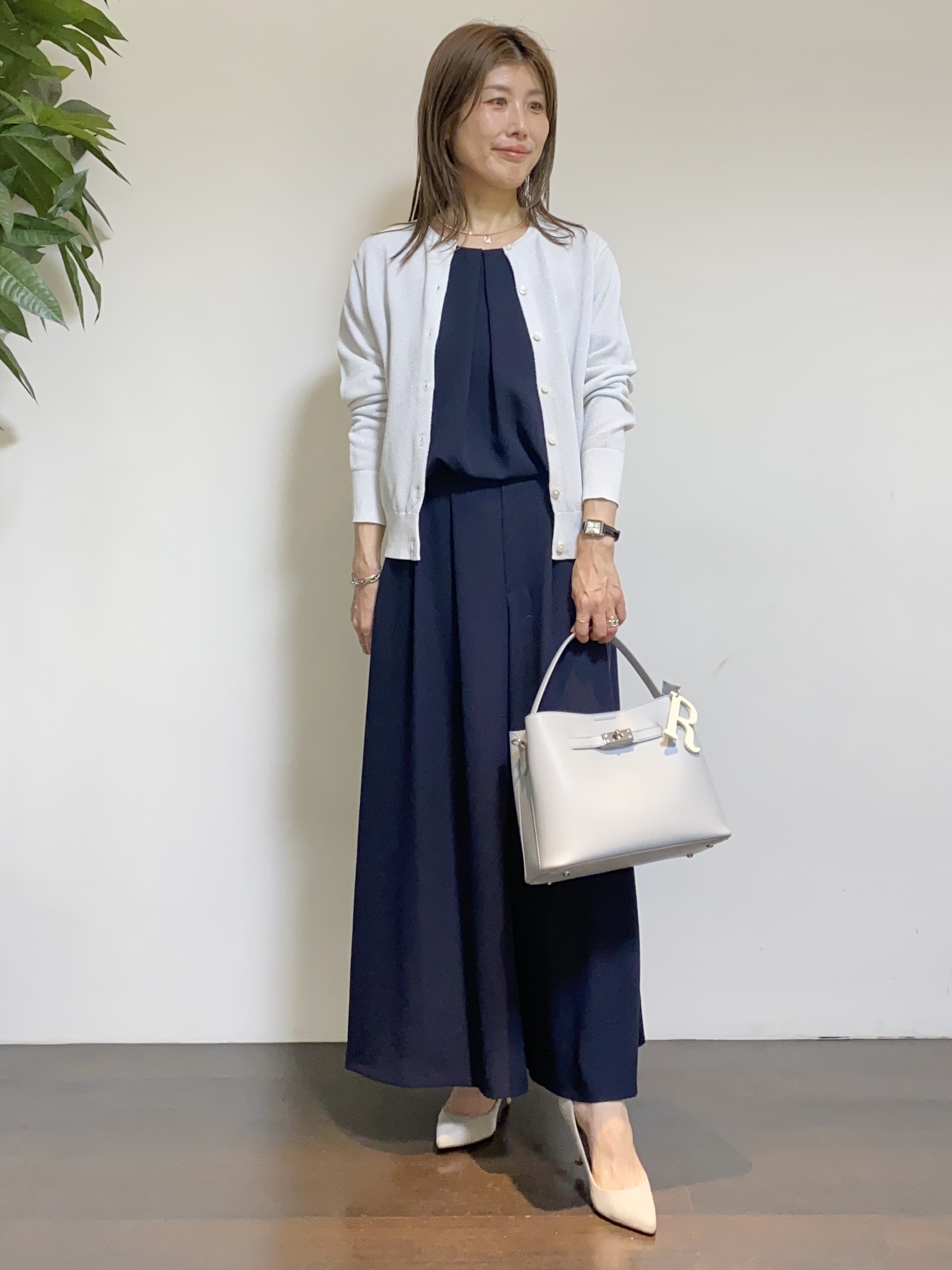 tomoさんの「UNTITLED｜【セットアップ可/UVカット/前後2WAY】リラクシーフレンチスリーブブラウス」を使ったコーディネート