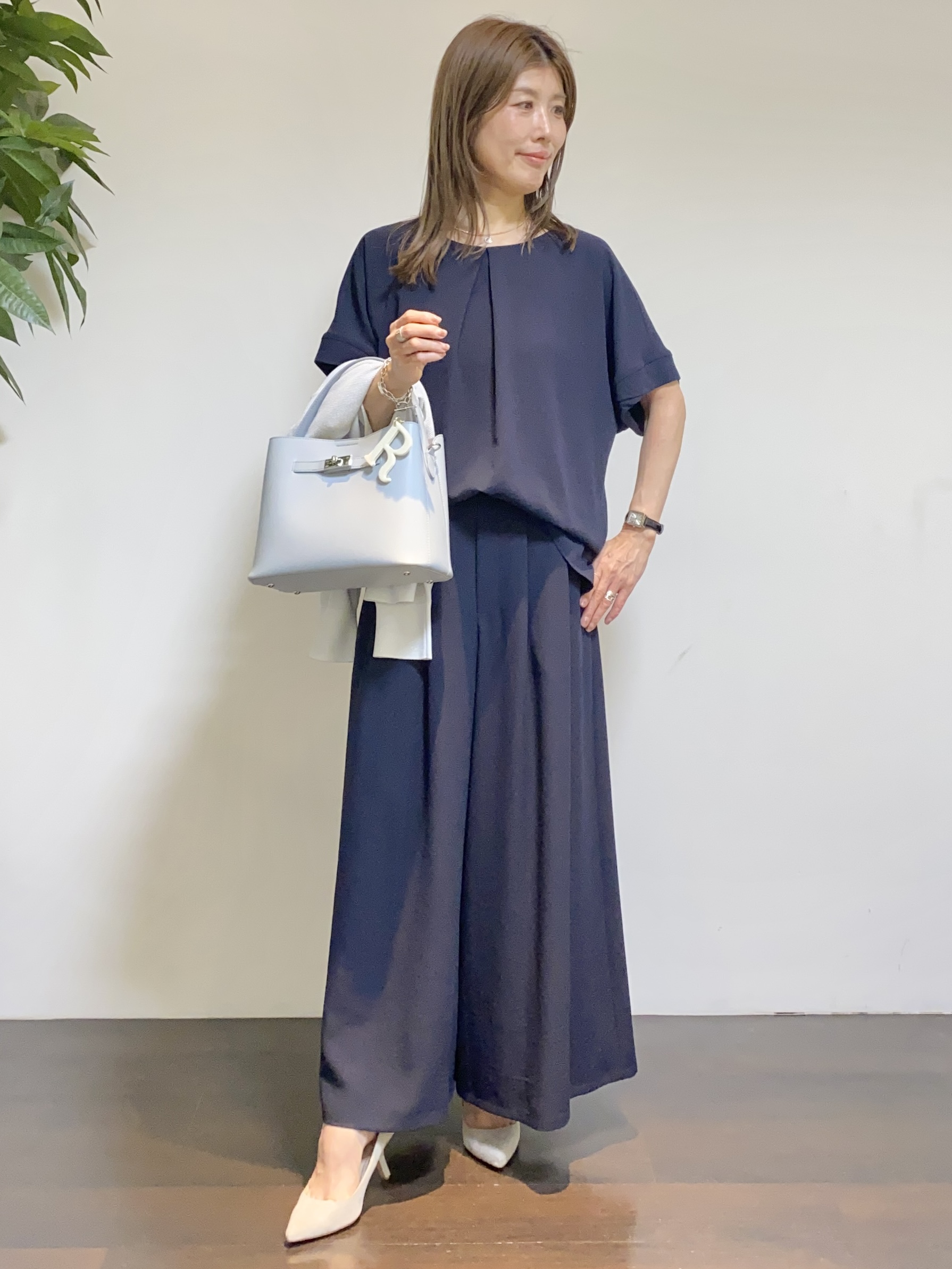 tomoさんの「UNTITLED｜【セットアップ可/UVカット/前後2WAY】リラクシーフレンチスリーブブラウス」を使ったコーディネート