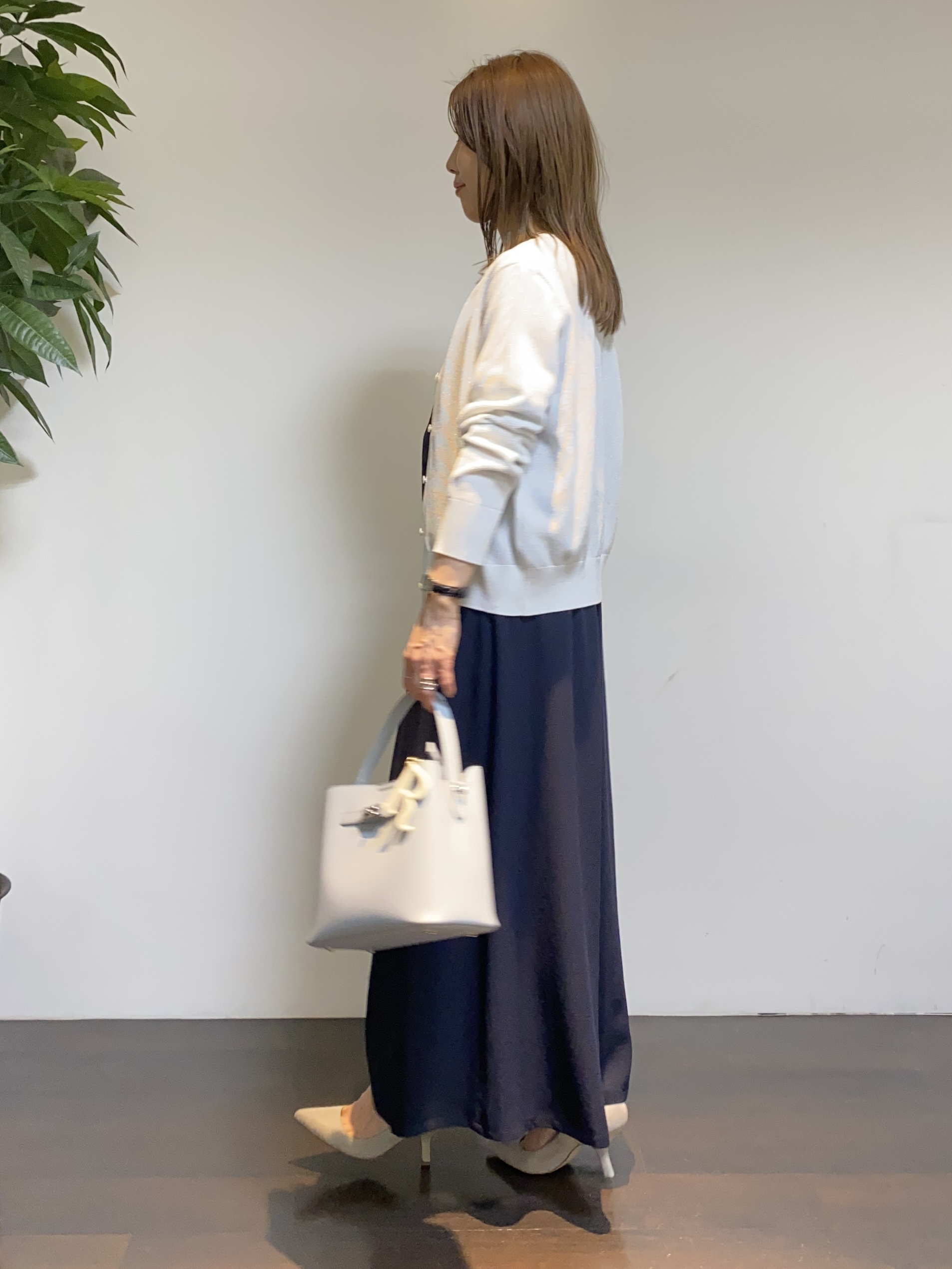tomoさんの「UNTITLED｜【セットアップ可/UVカット/前後2WAY】リラクシーフレンチスリーブブラウス」を使ったコーディネート