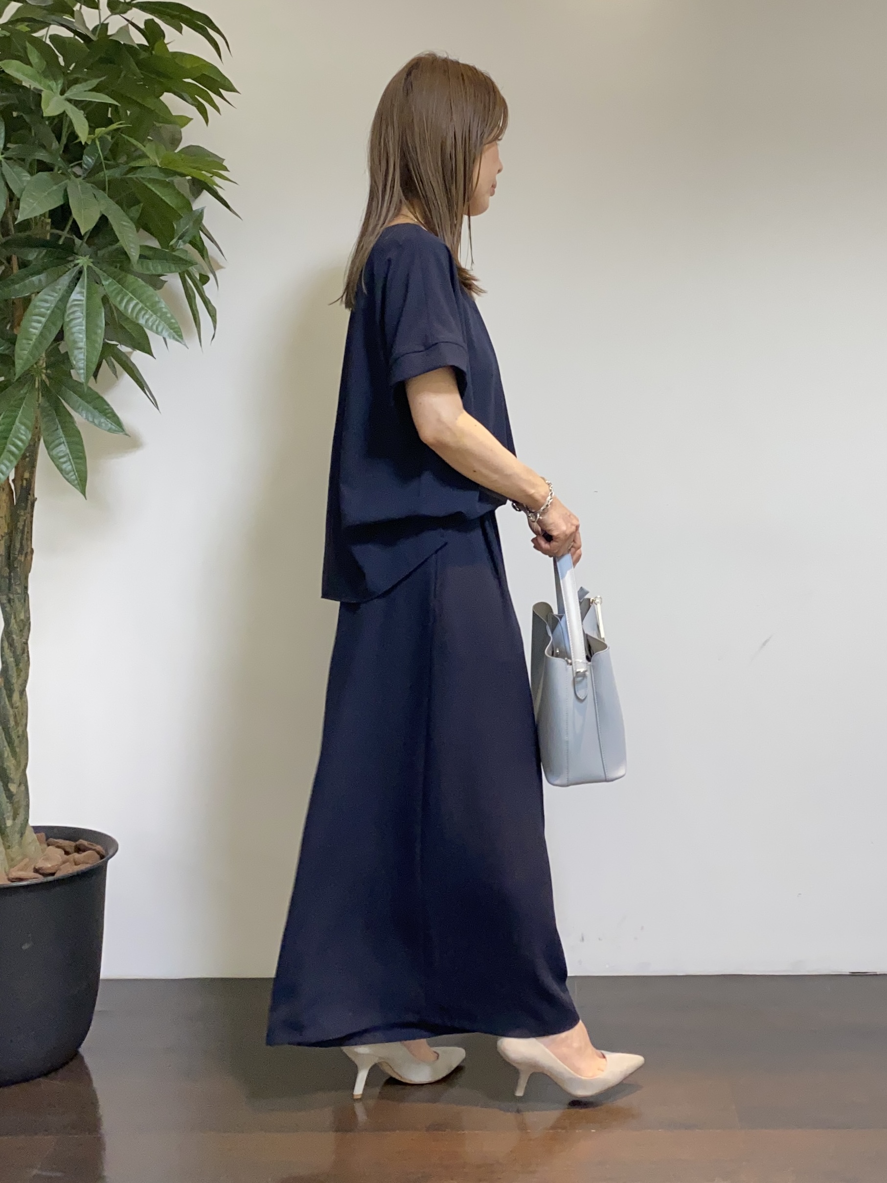 tomoさんの「UNTITLED｜【セットアップ可/UVカット/前後2WAY】リラクシーフレンチスリーブブラウス」を使ったコーディネート