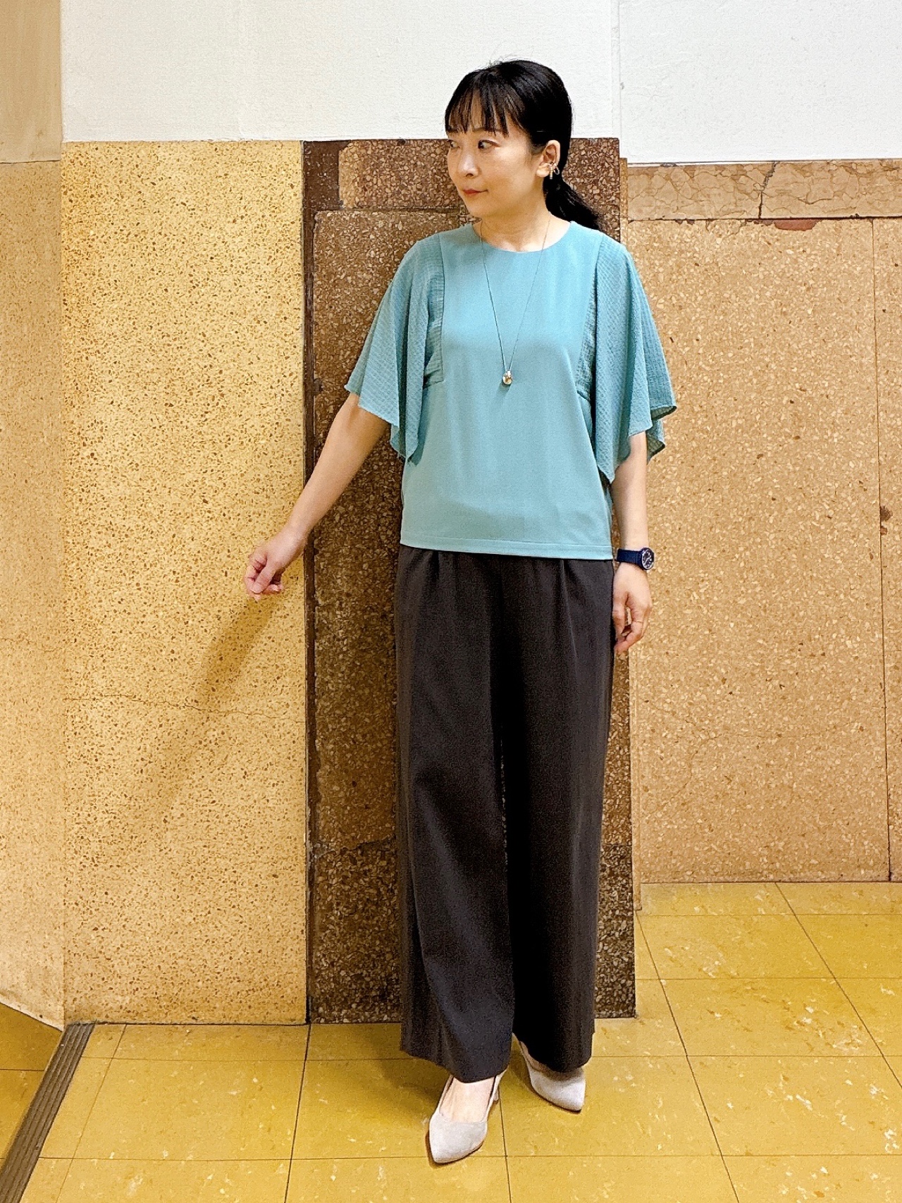 hattoriさんの「INDIVI｜【洗える／シアーチェック柄】異素材コンビスリーブトップス」を使ったコーディネート