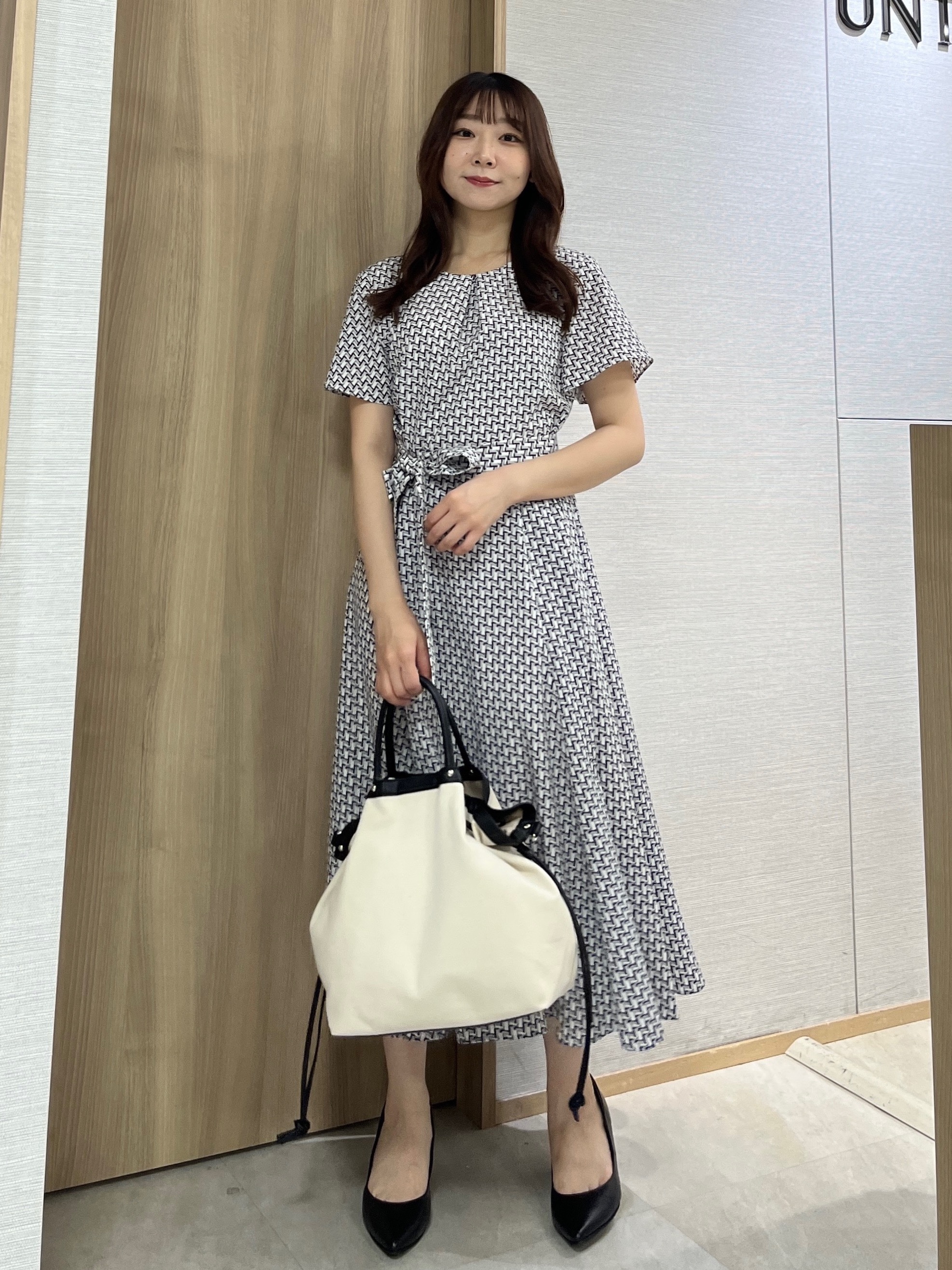 KAHOさんの「UNTITLED｜【美シルエット/洗える】ジオメプリントワンピース」を使ったコーディネート