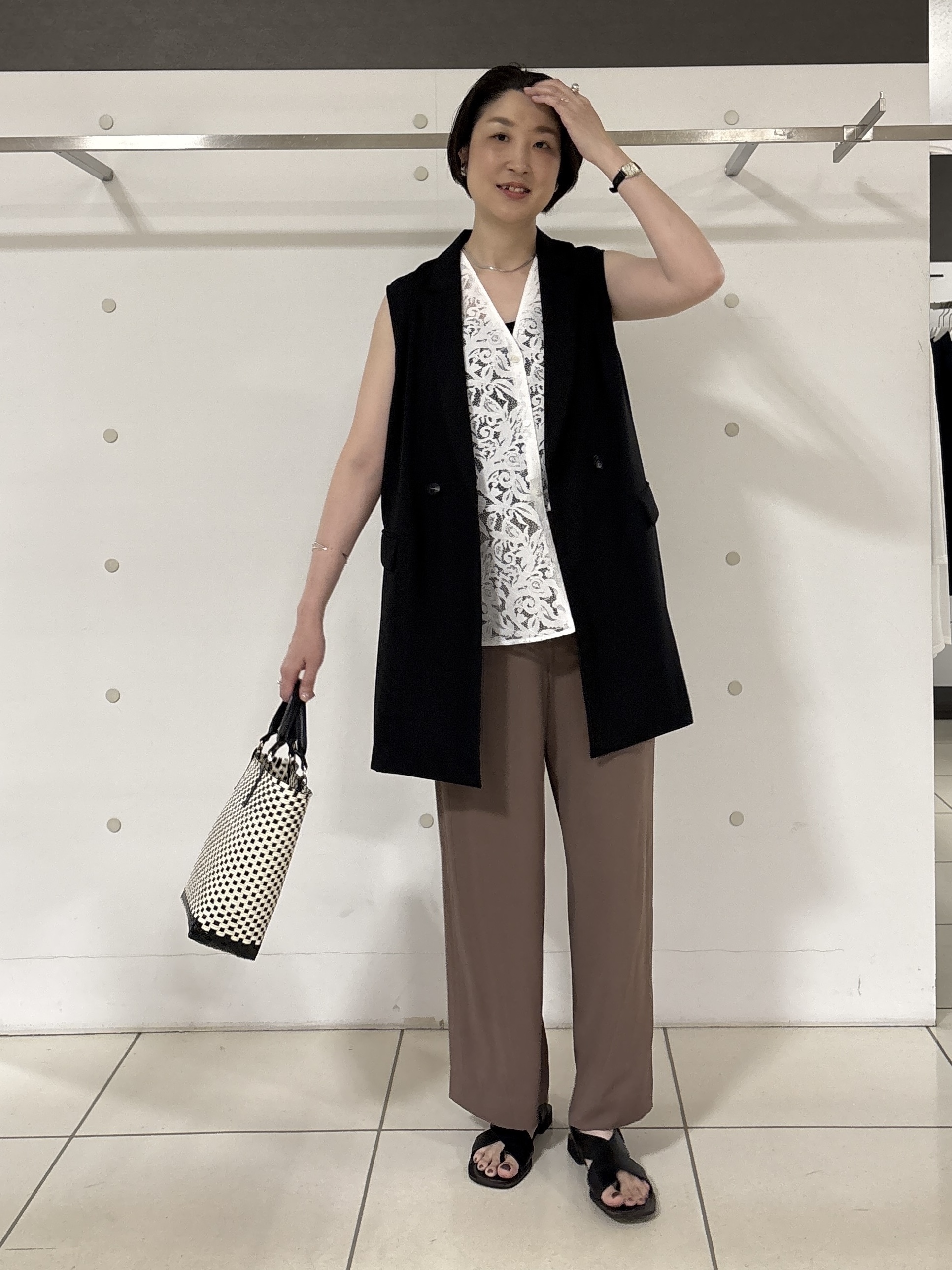 yuriさんの「INDIVI｜【接触冷感／透湿／着る日傘】イージーワイドパンツ」を使ったコーディネート
