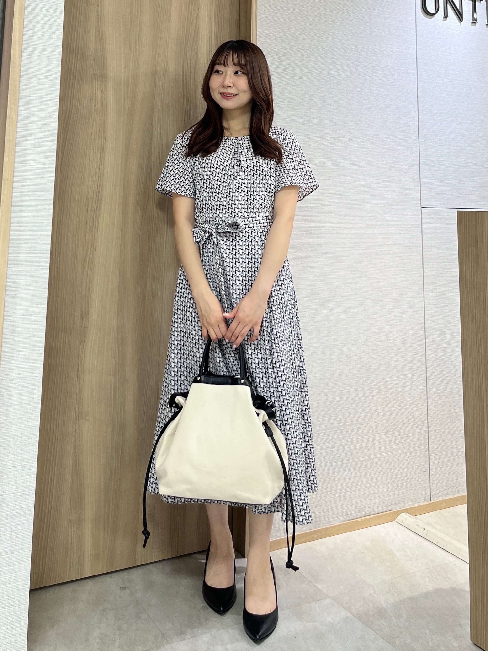 KAHOさんの「UNTITLED｜【美シルエット/洗える】ジオメプリントワンピース」を使ったコーディネート