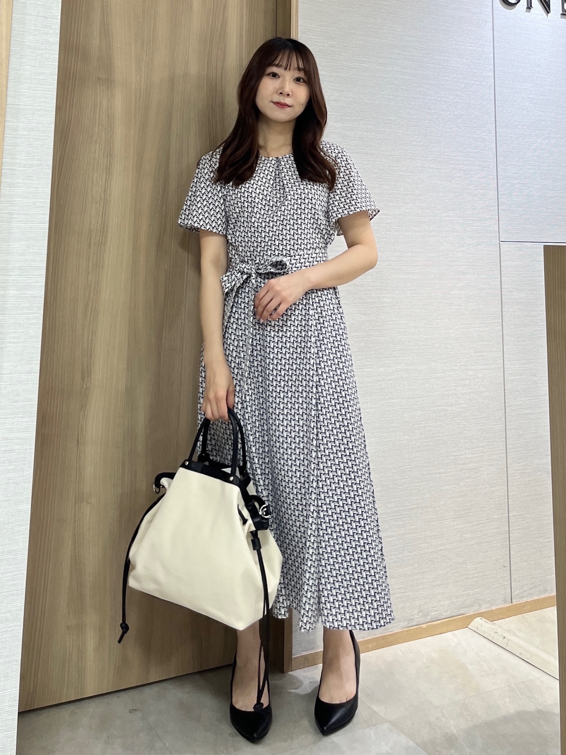 KAHOさんの「UNTITLED｜【美シルエット/洗える】ジオメプリントワンピース」を使ったコーディネート